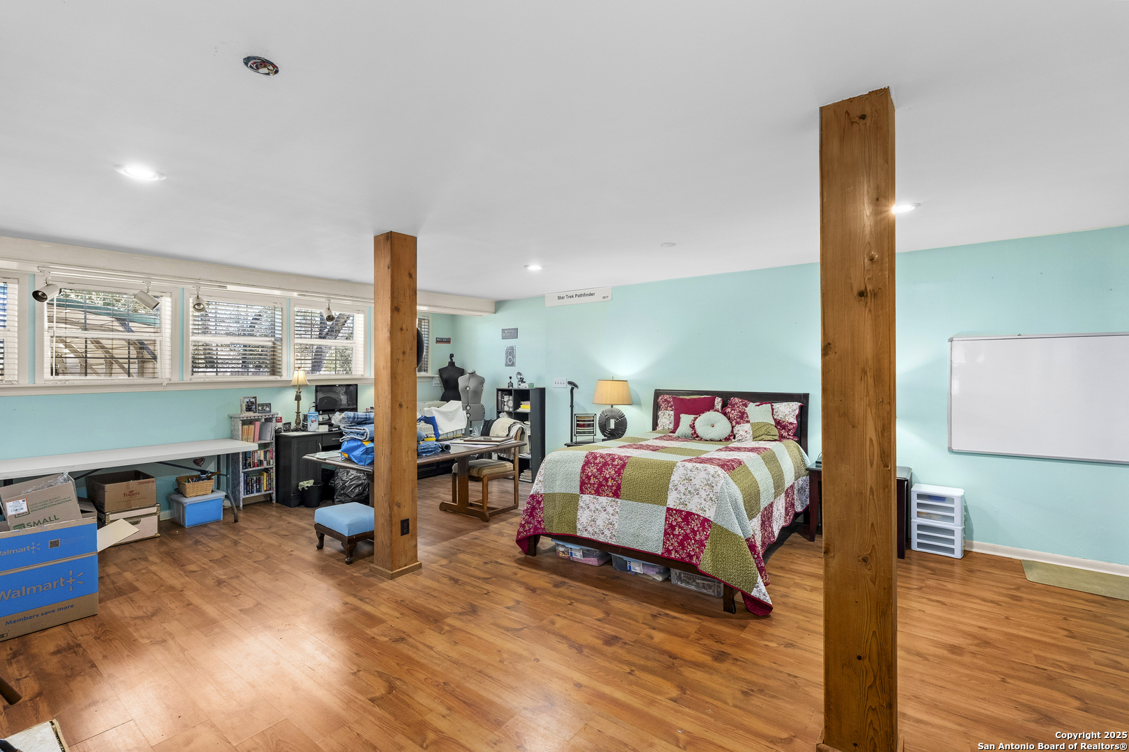 541 Robindale