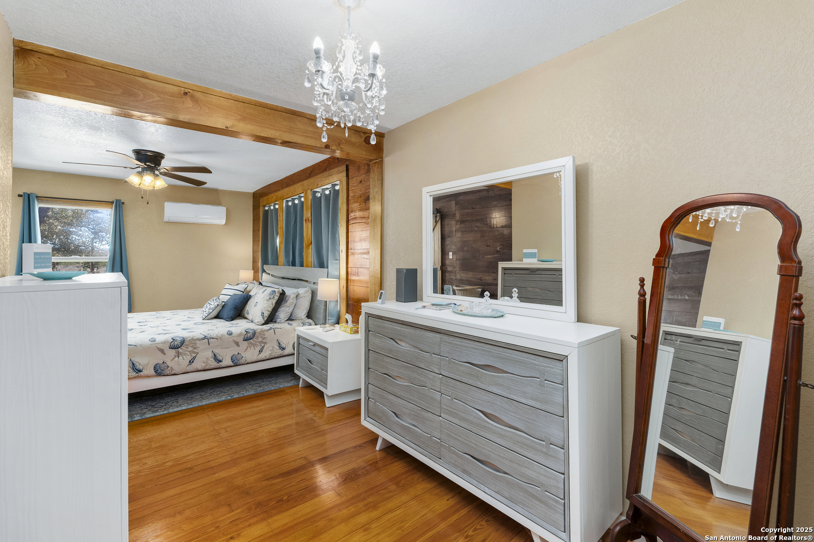 541 Robindale