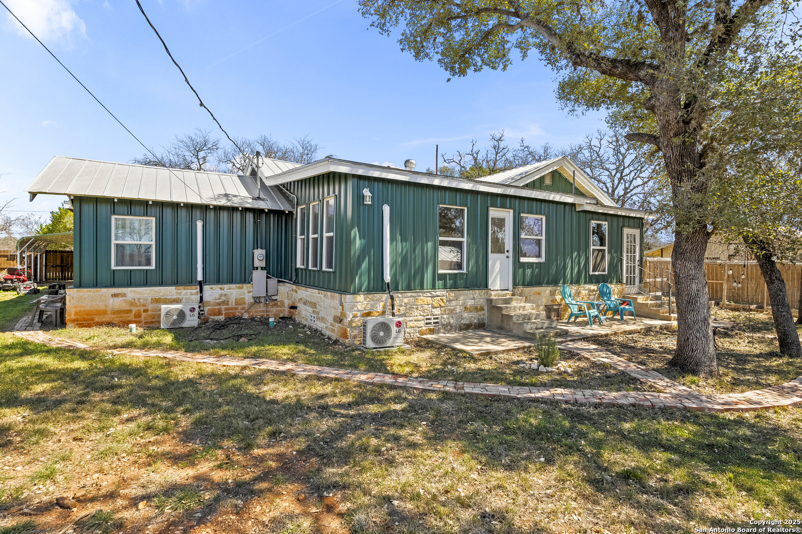 541 Robindale
