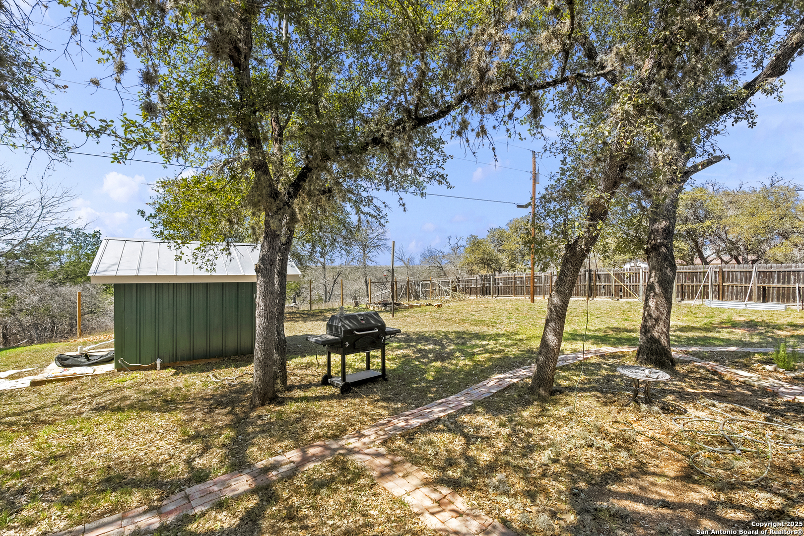 541 Robindale