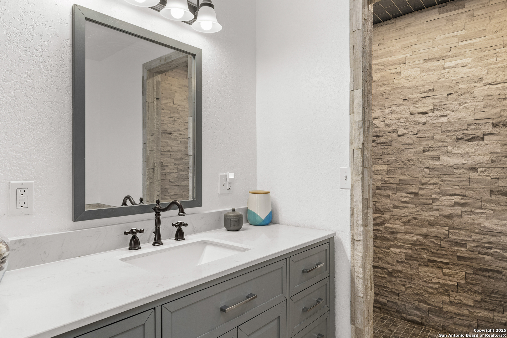 541 Robindale