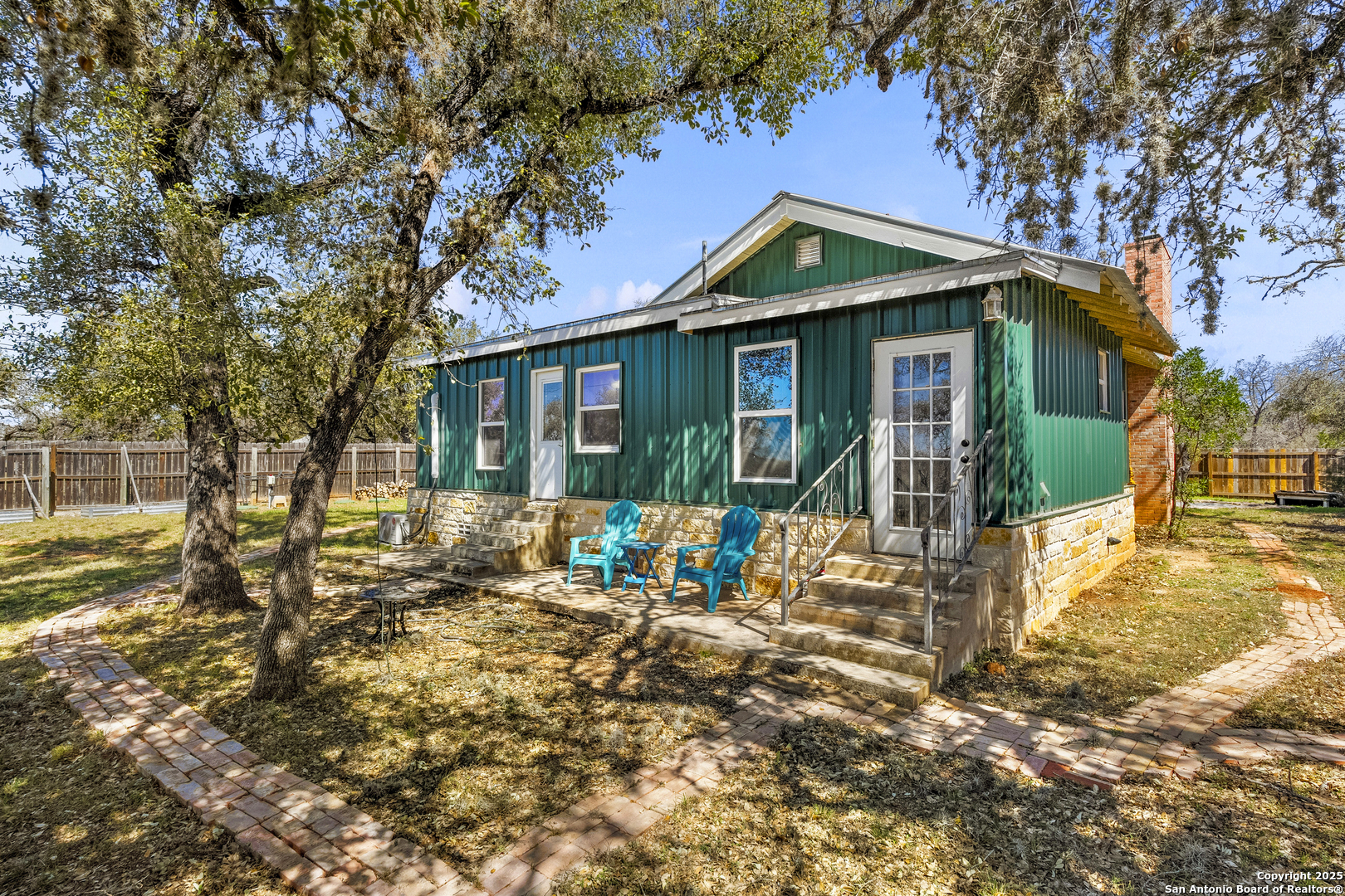 541 Robindale