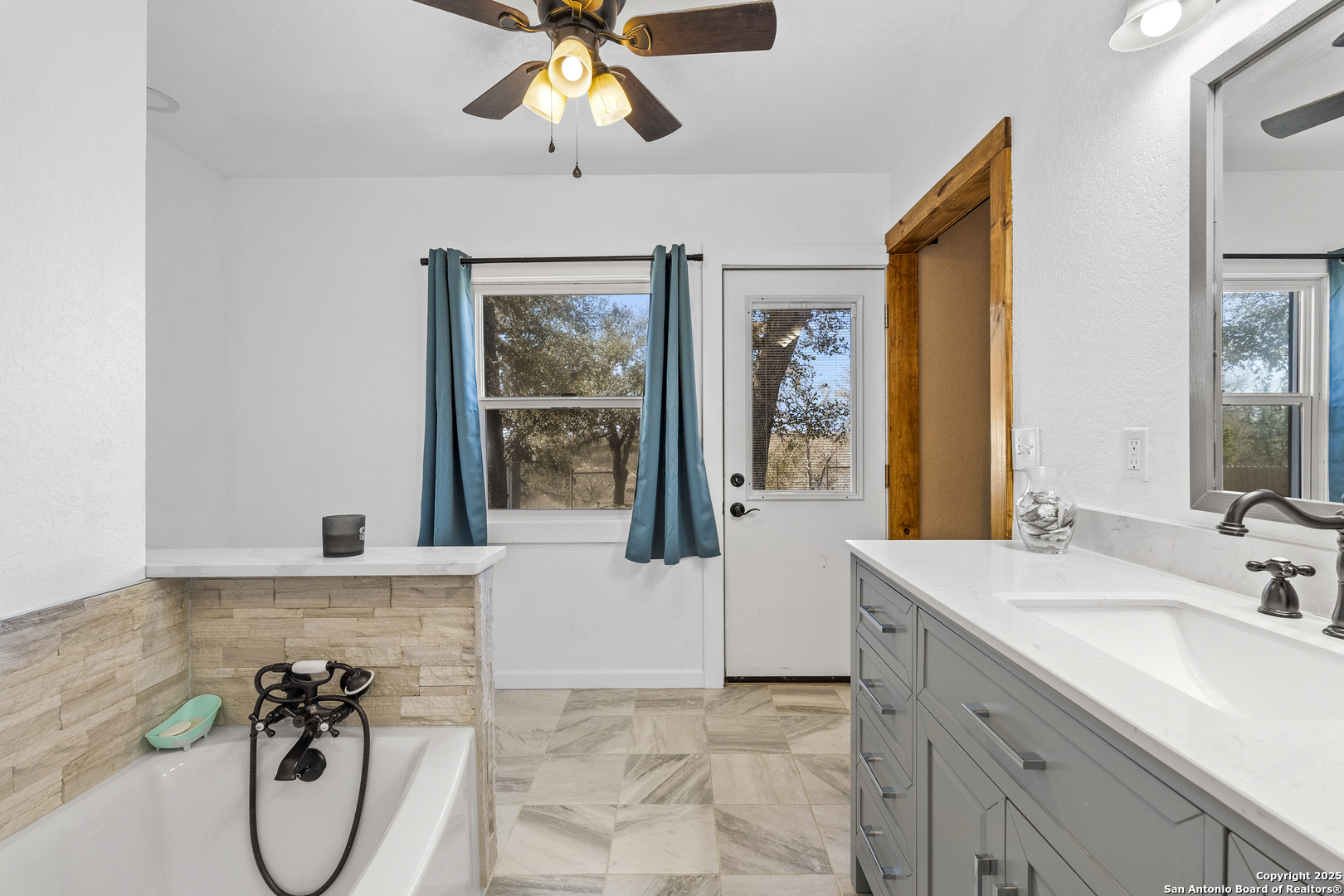 541 Robindale