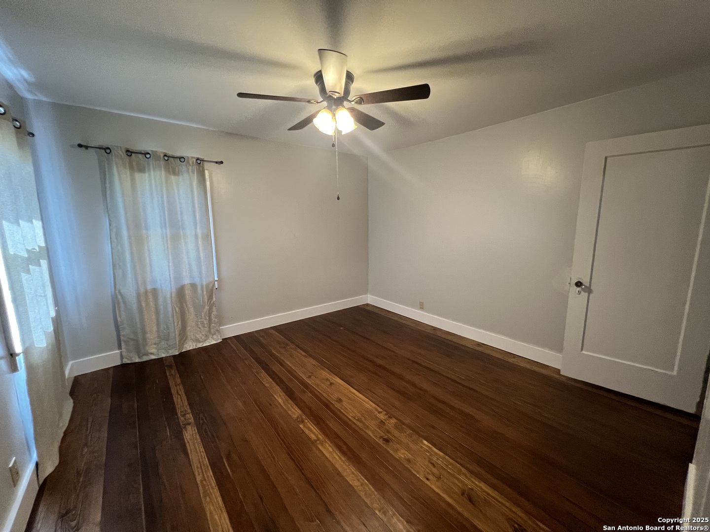 541 Robindale