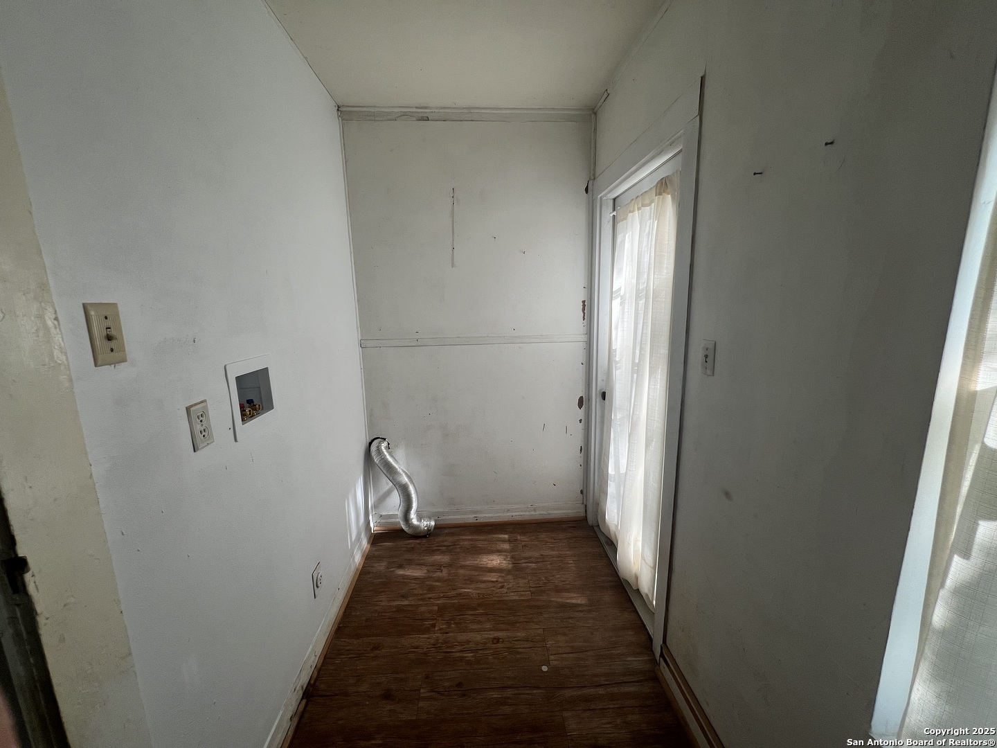 541 Robindale