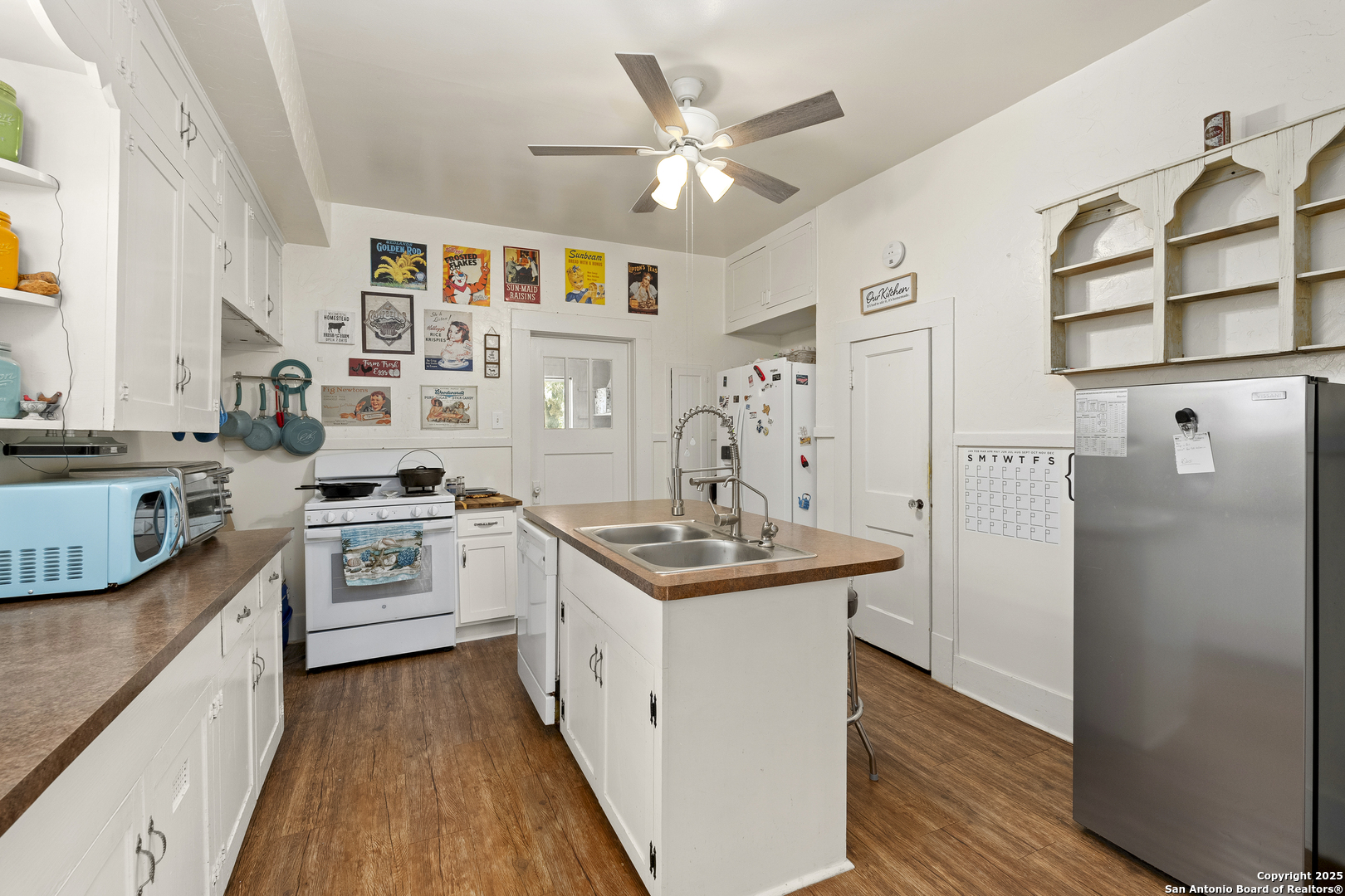 541 Robindale