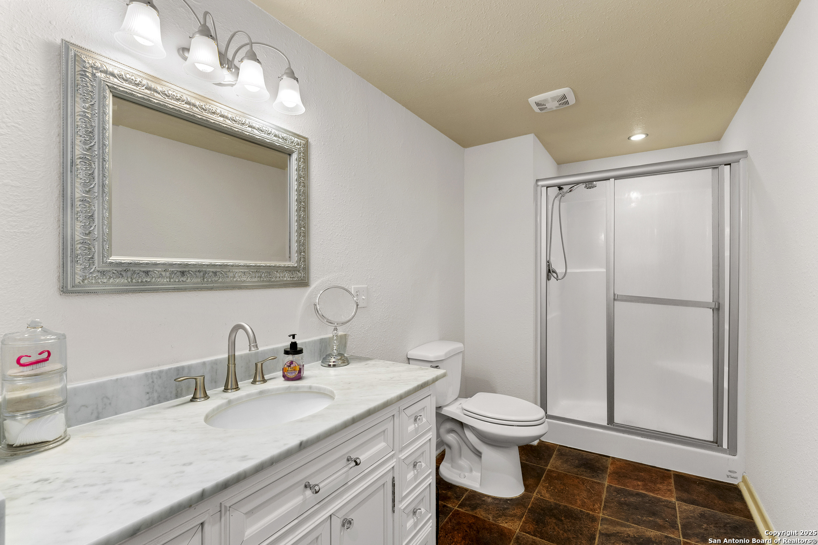 541 Robindale