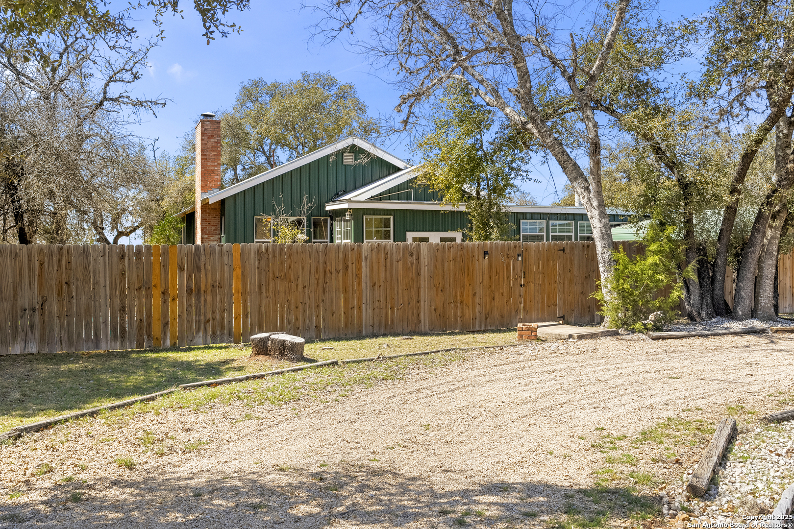 541 Robindale