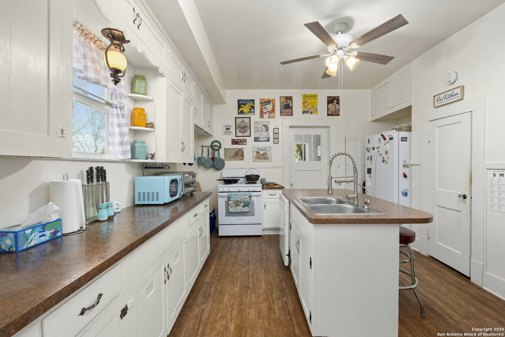 541 Robindale