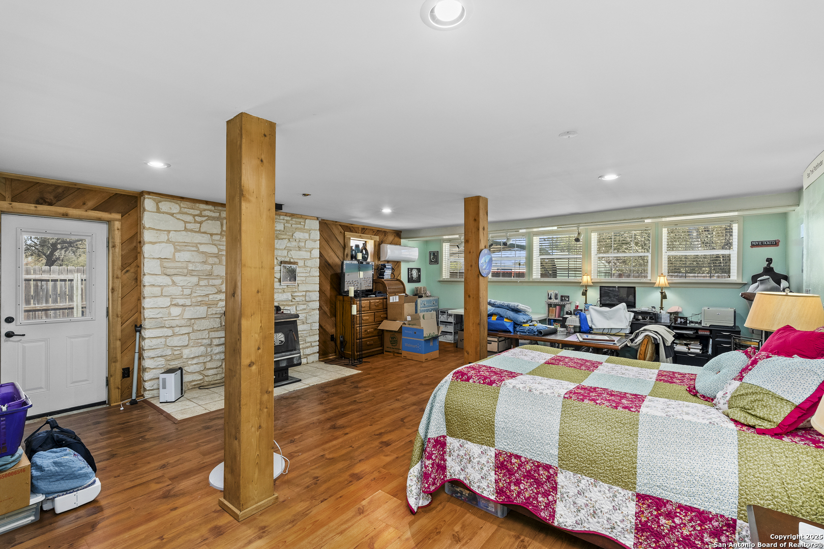 541 Robindale