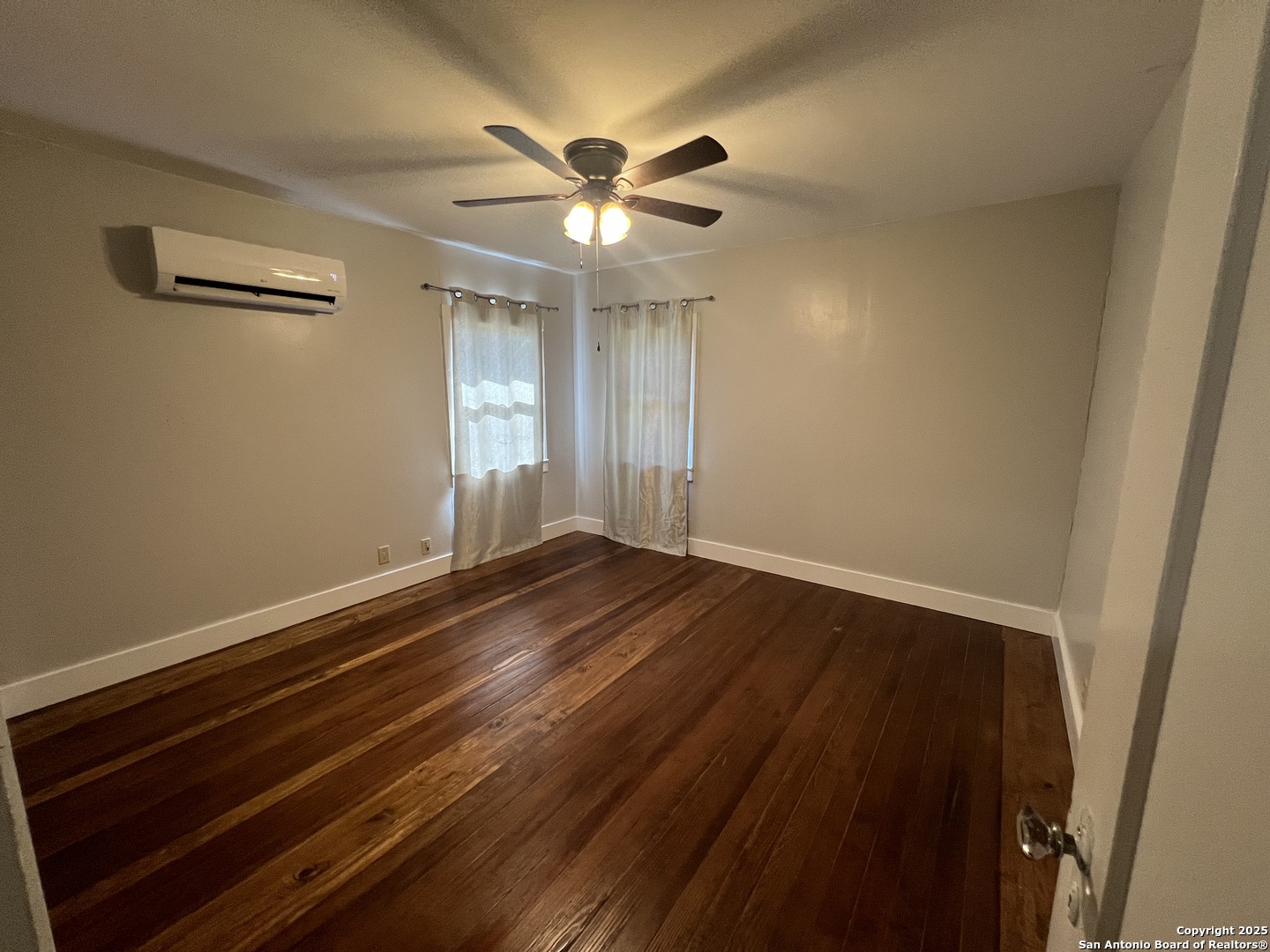 541 Robindale