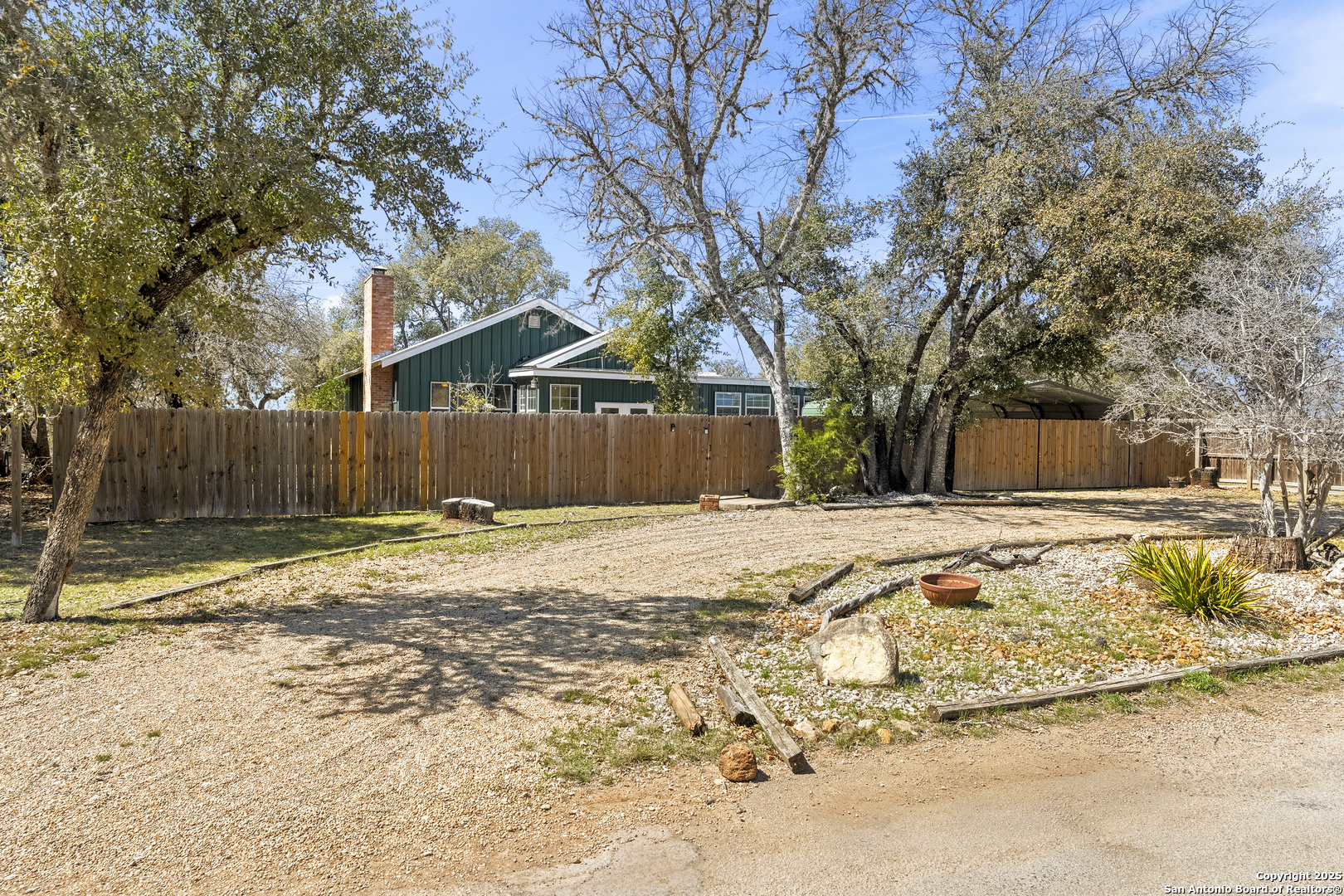 541 Robindale