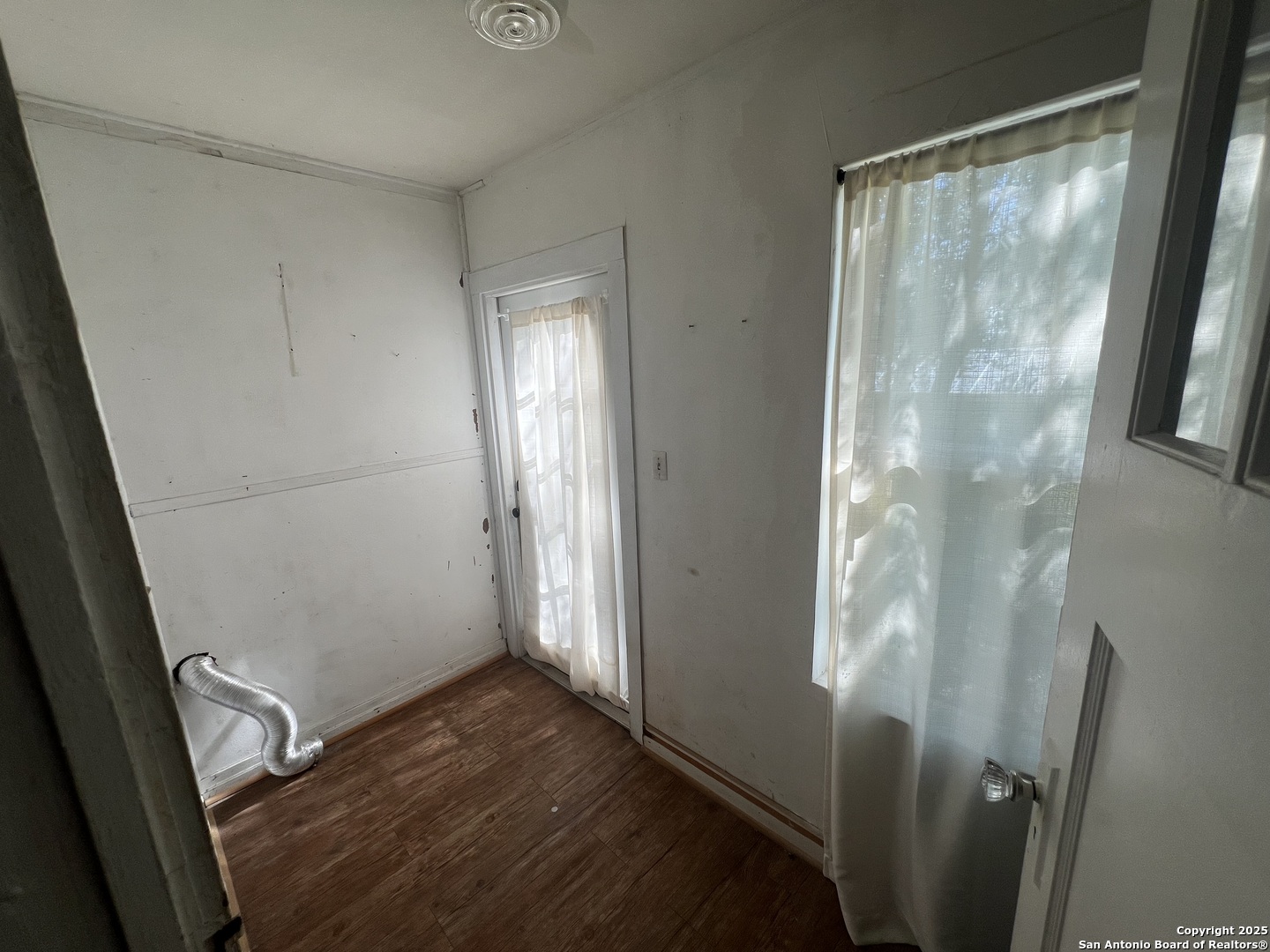 541 Robindale