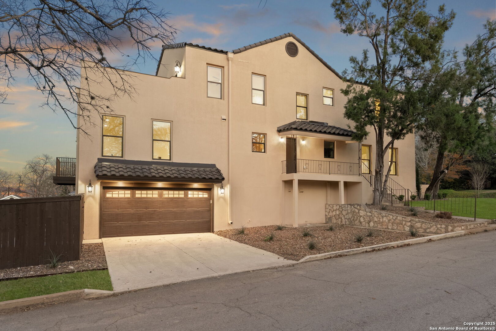 201 Cloverleaf Ave
