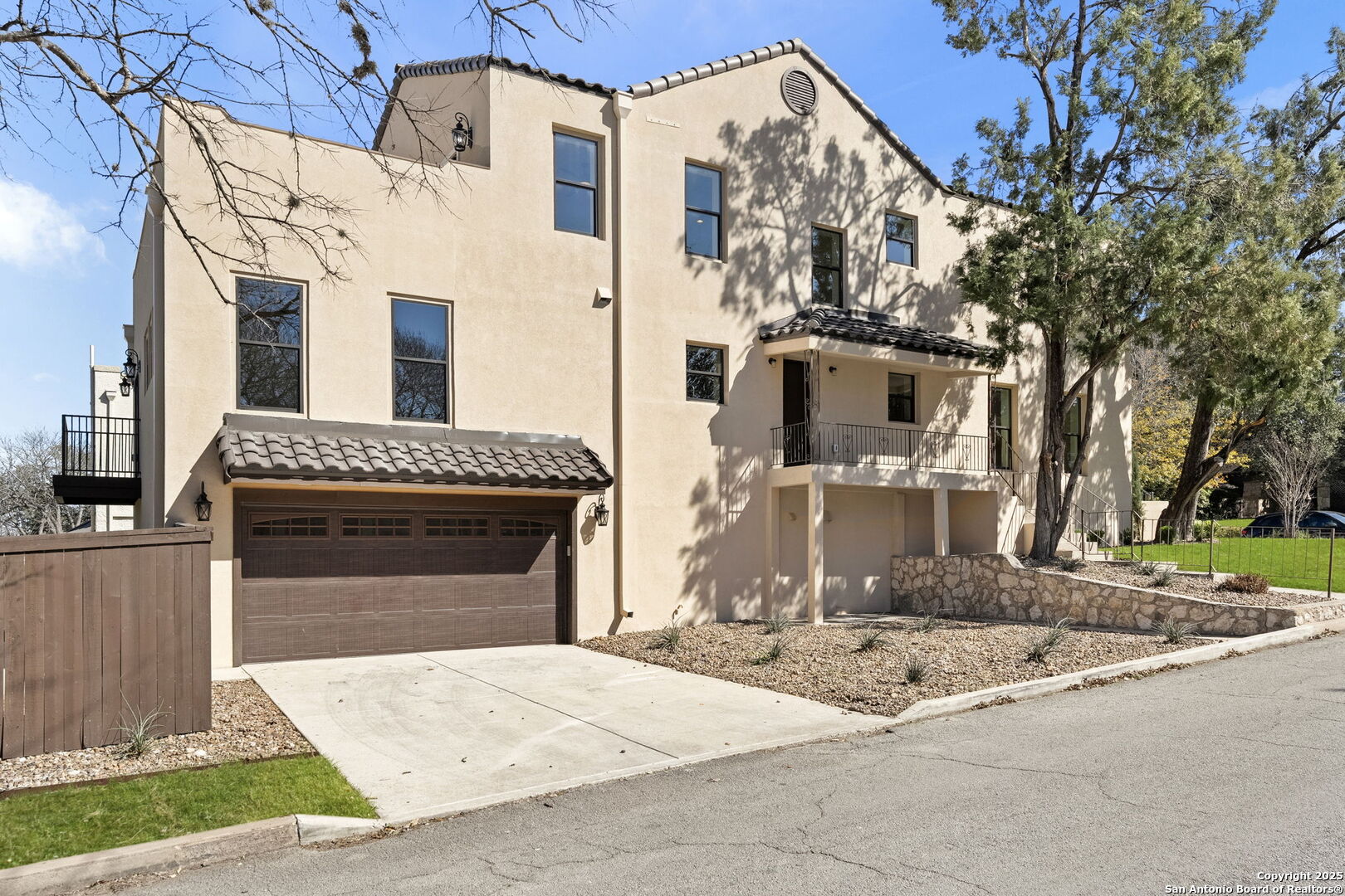 201 Cloverleaf Ave