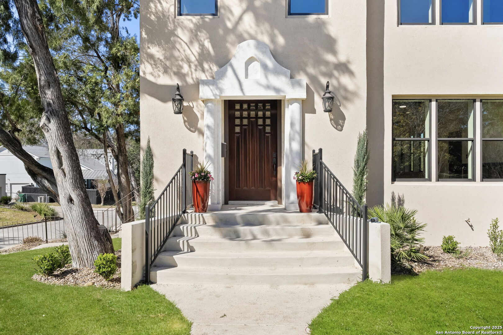 201 Cloverleaf Ave