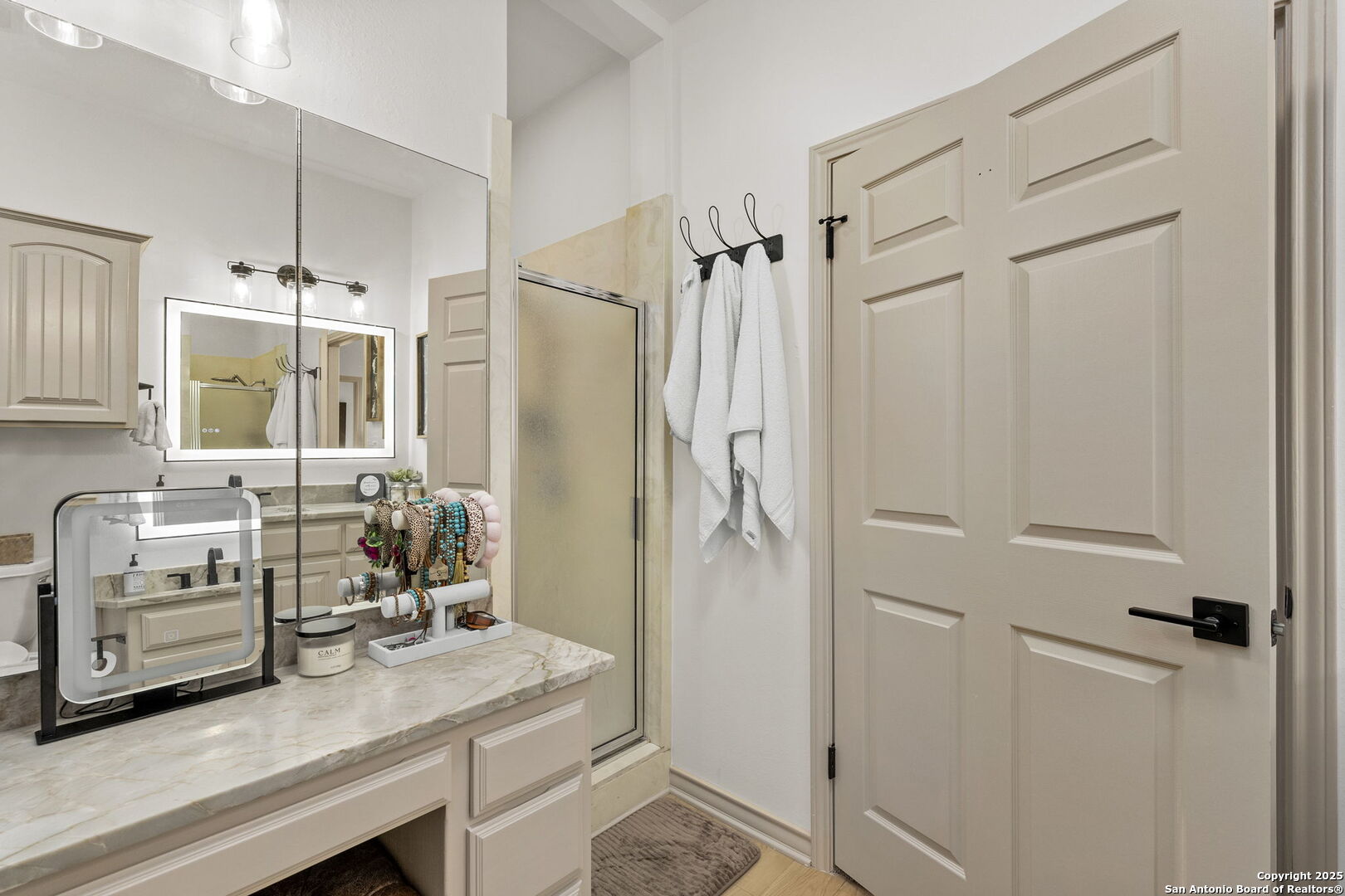 1044 EDINBURGH DR 1044