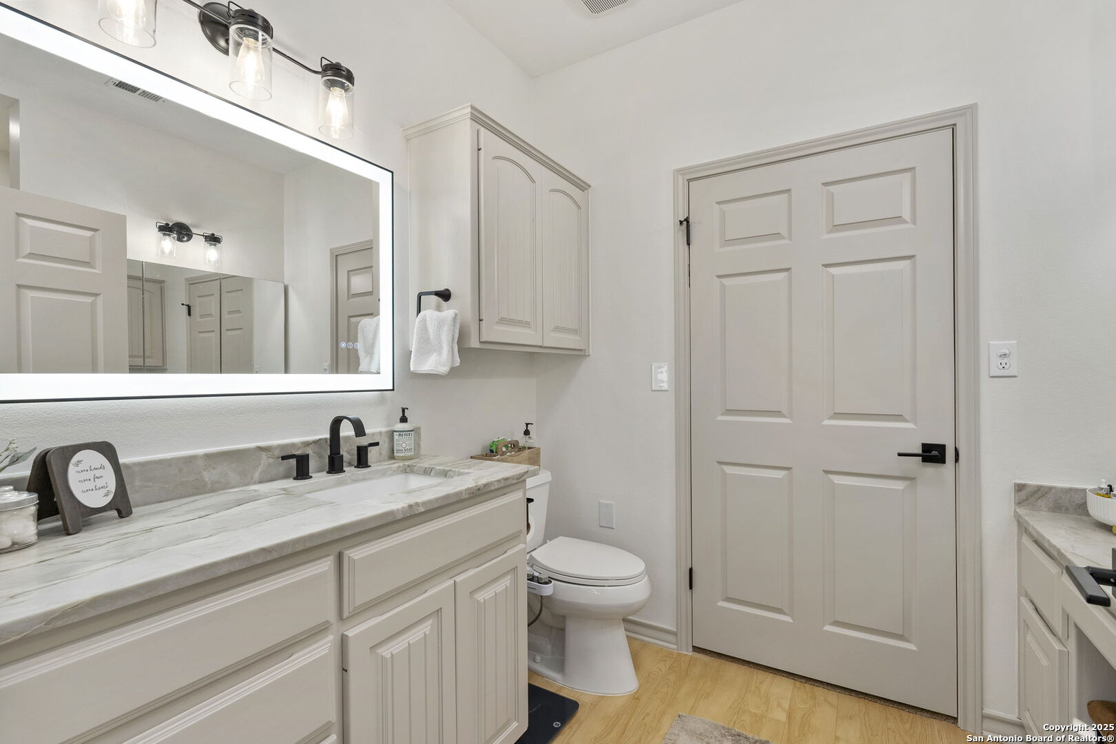 1044 EDINBURGH DR 1044