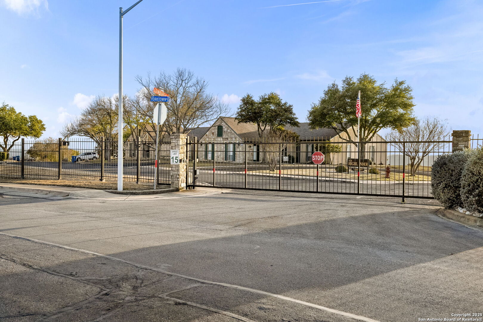1044 EDINBURGH DR 1044