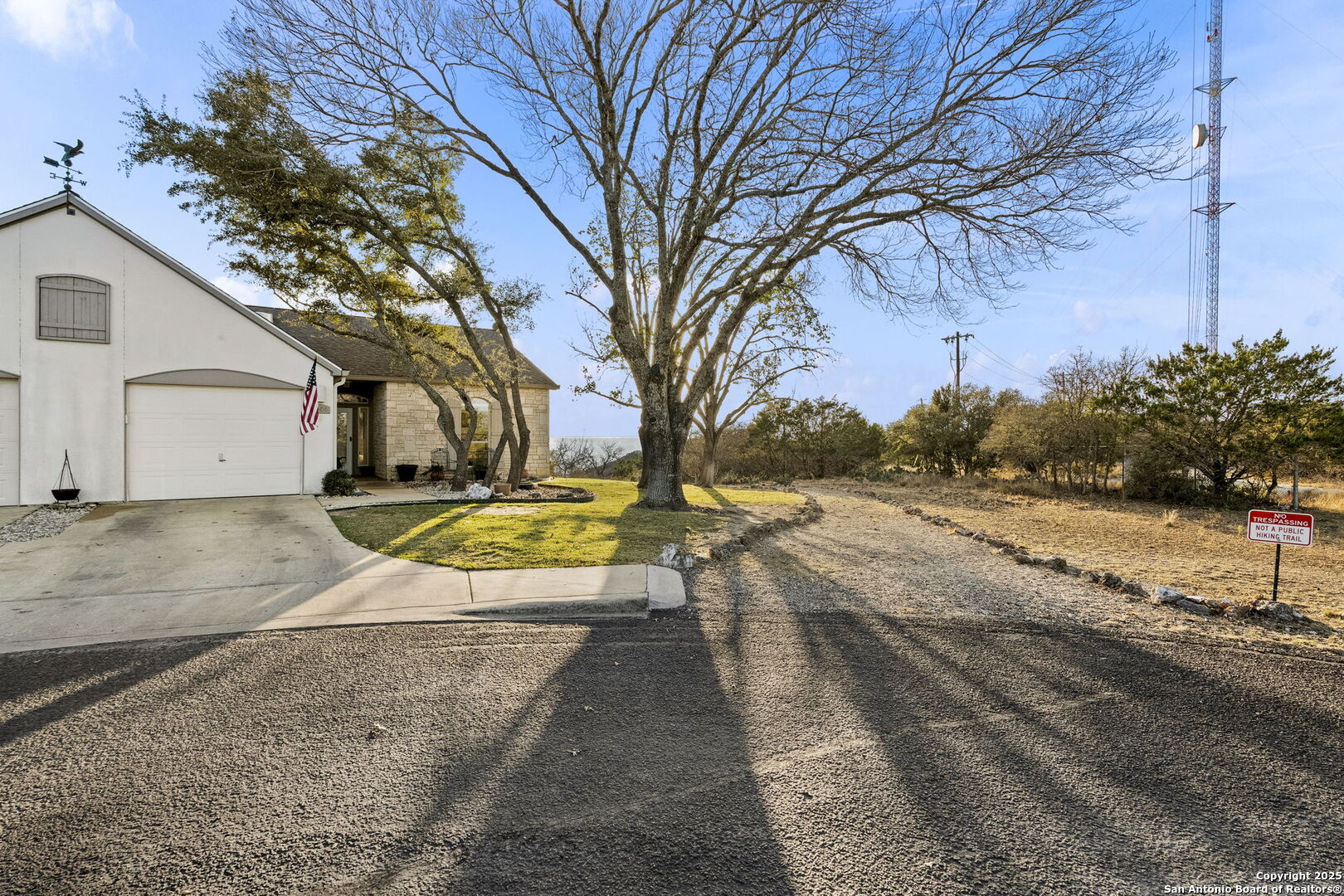 1044 EDINBURGH DR 1044