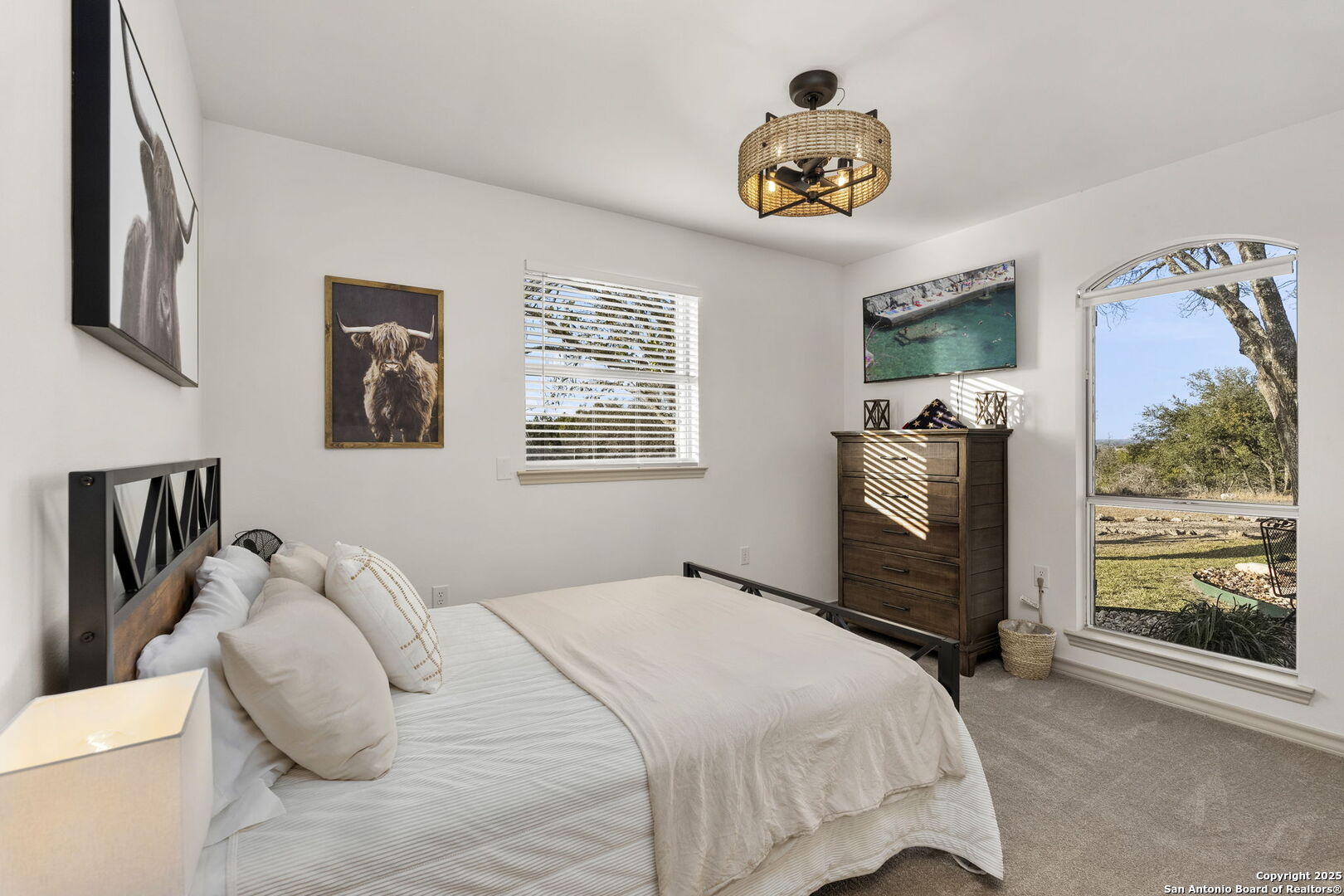1044 EDINBURGH DR 1044