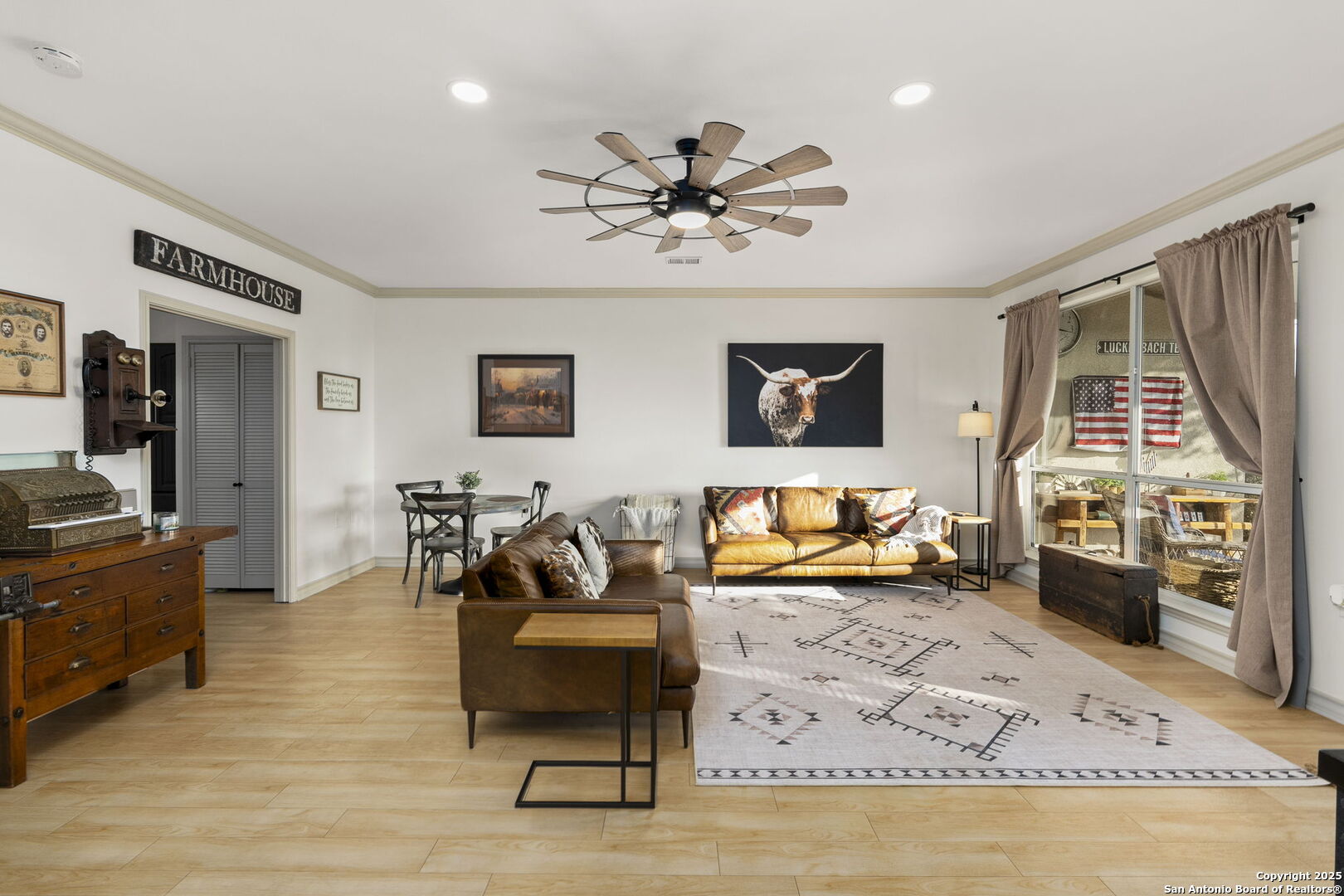 1044 EDINBURGH DR 1044