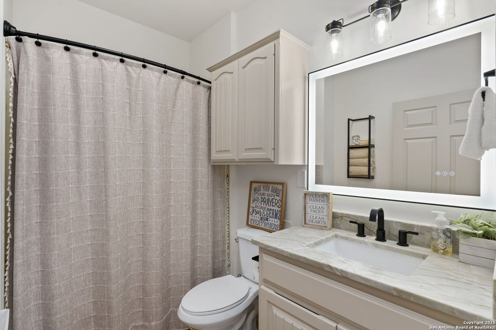 1044 EDINBURGH DR 1044
