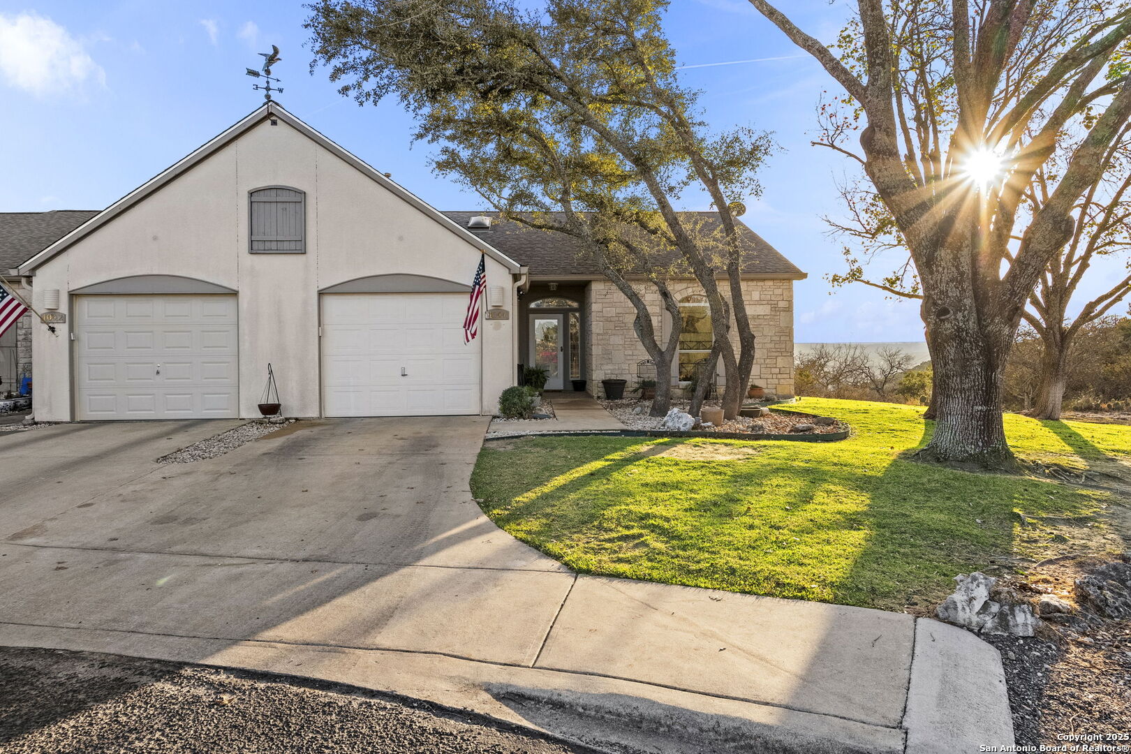 1044 EDINBURGH DR 1044
