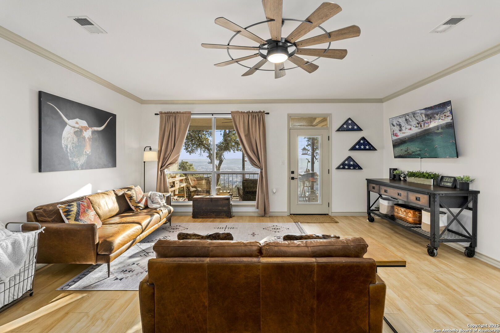 1044 EDINBURGH DR 1044