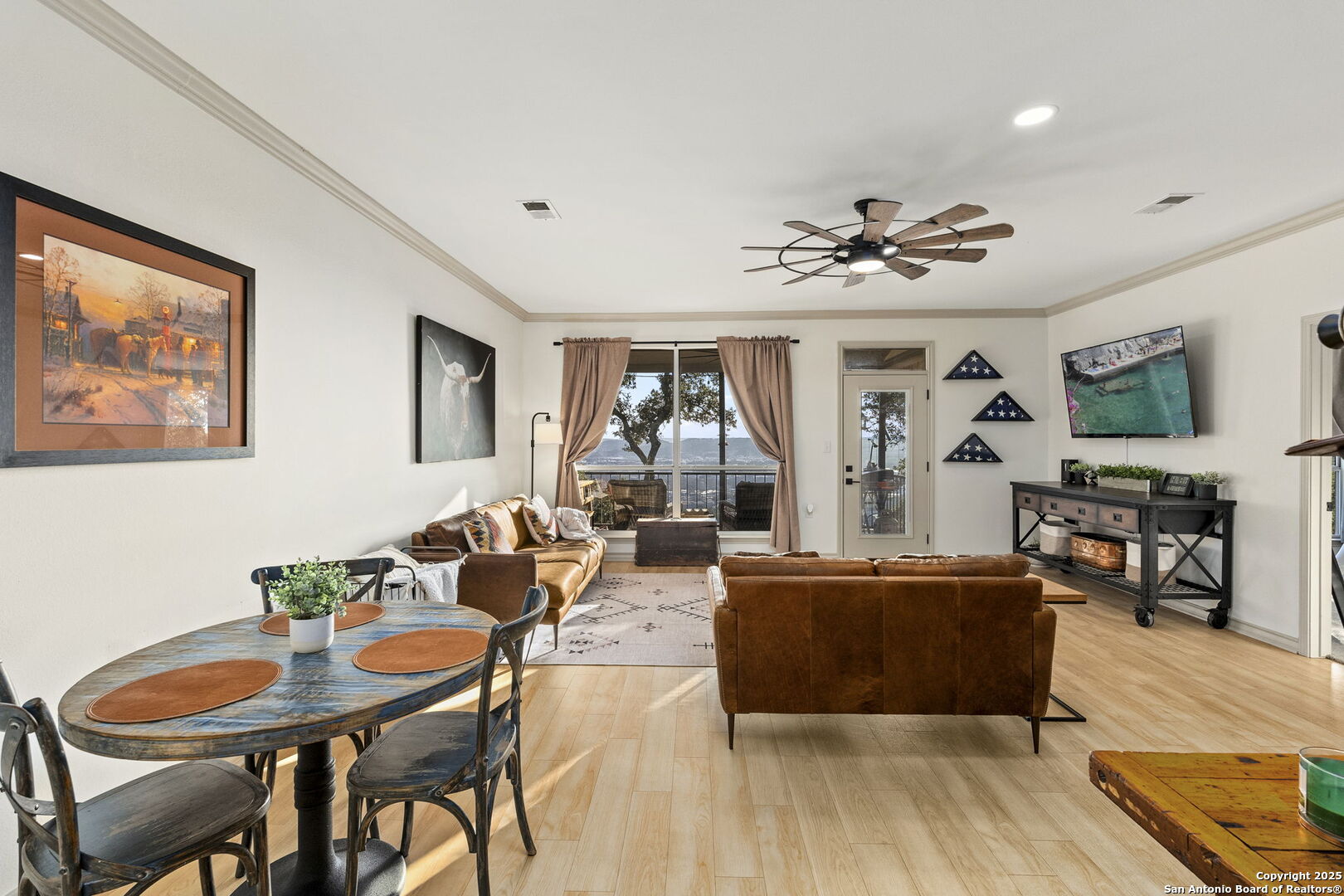 1044 EDINBURGH DR 1044