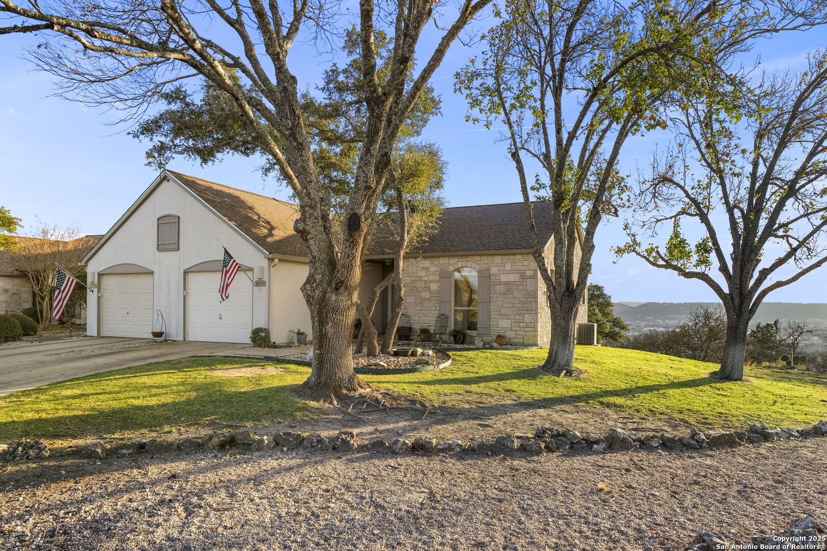 1044 EDINBURGH DR 1044