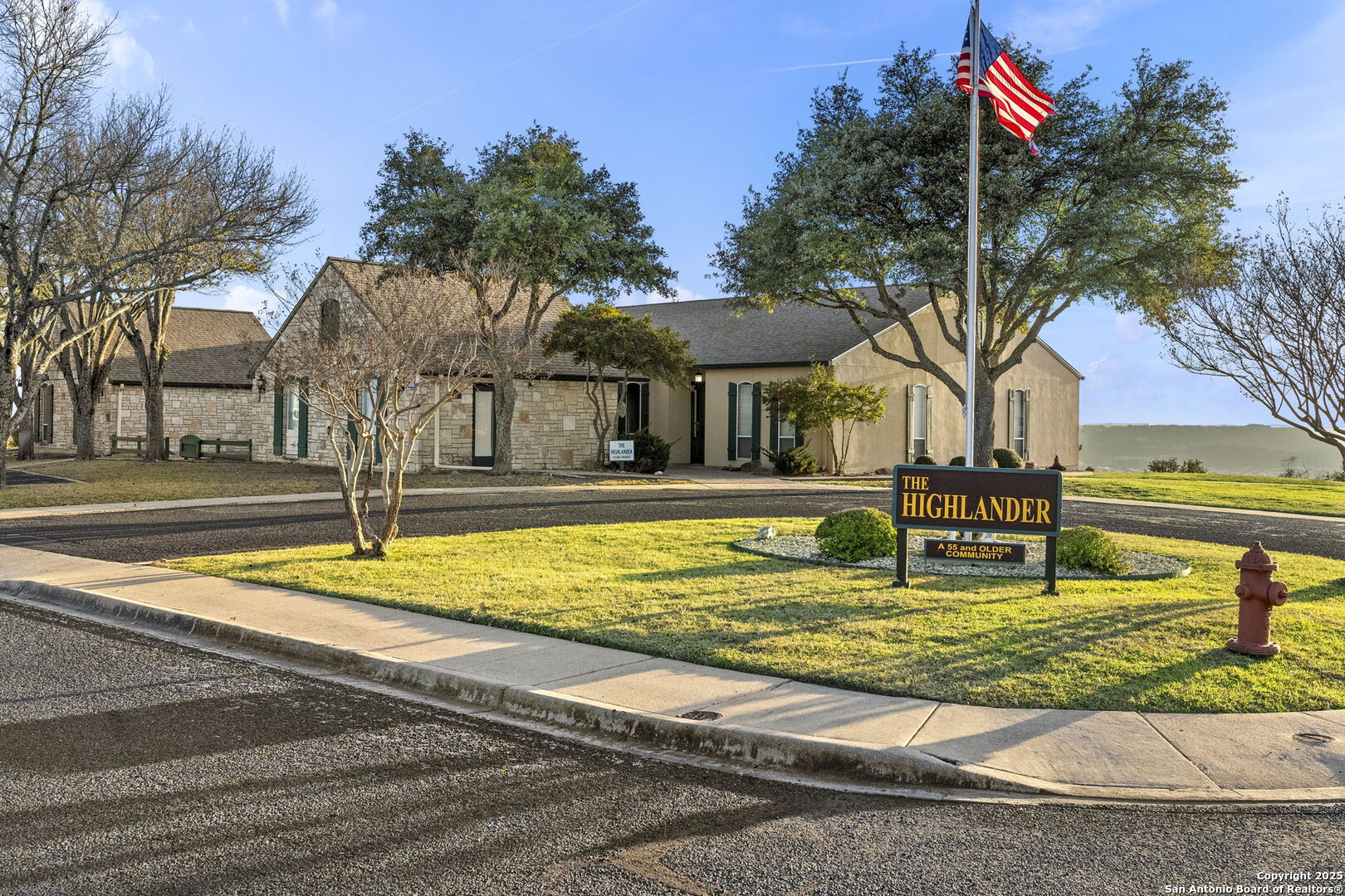 1044 EDINBURGH DR 1044
