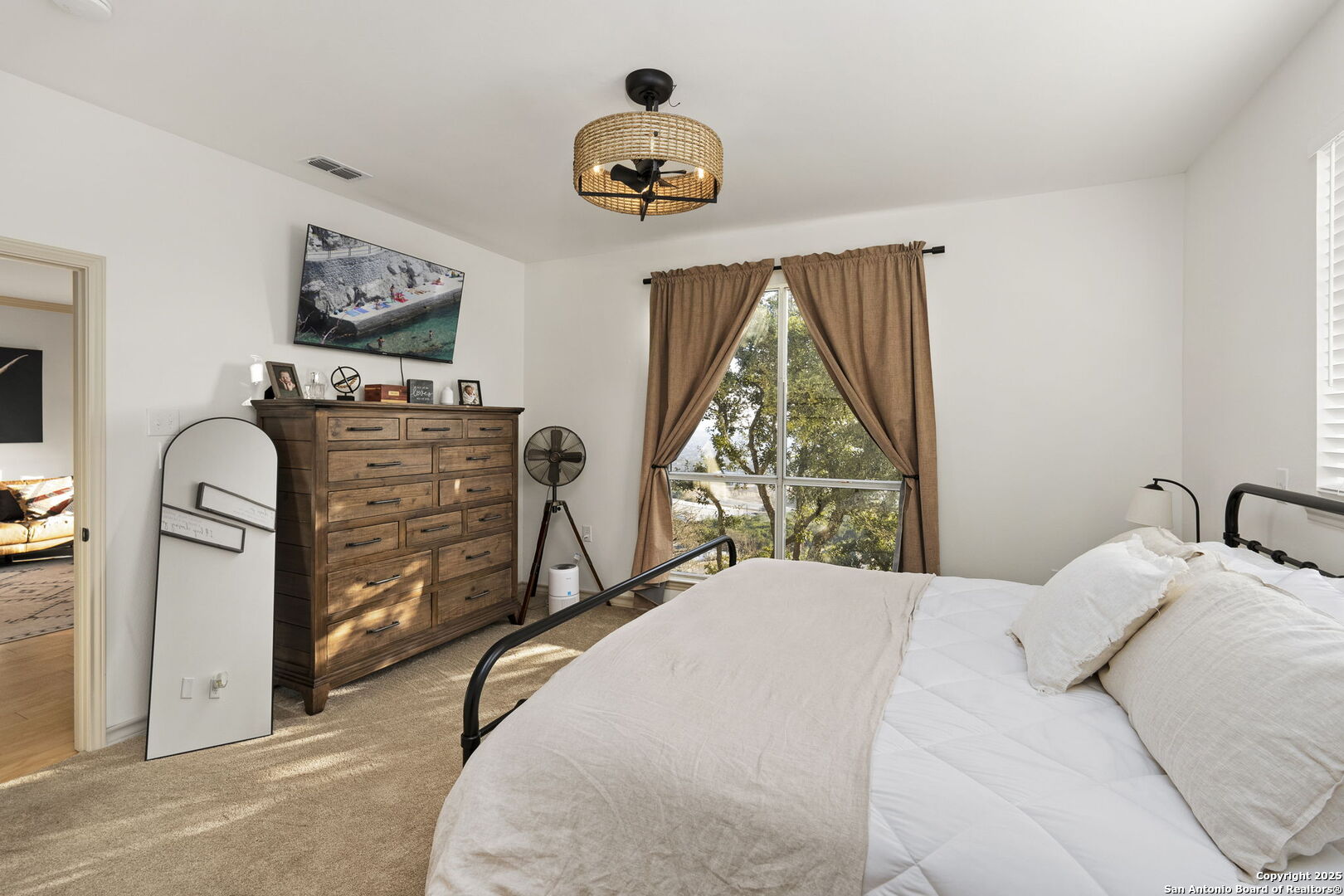 1044 EDINBURGH DR 1044
