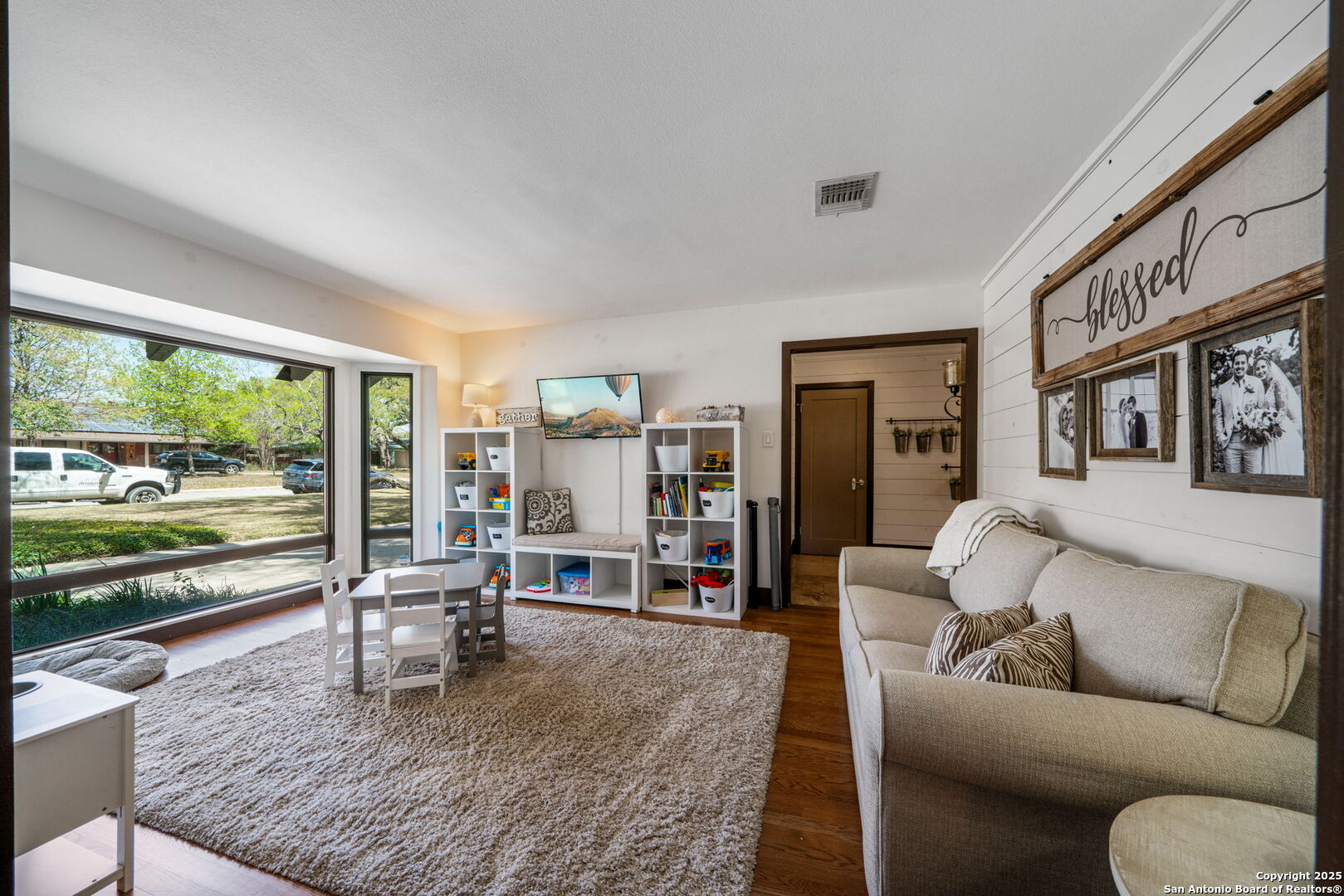 222 Royal Oaks