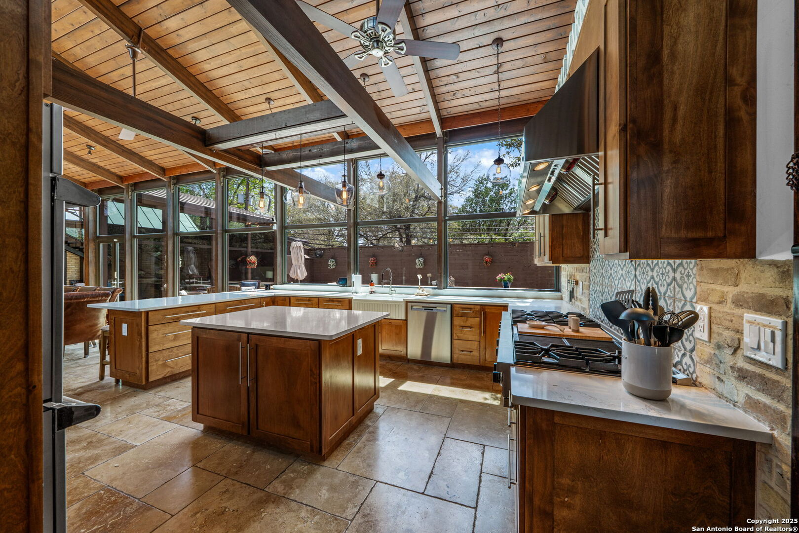 222 Royal Oaks