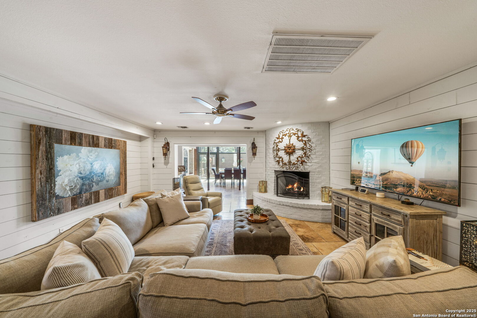 222 Royal Oaks