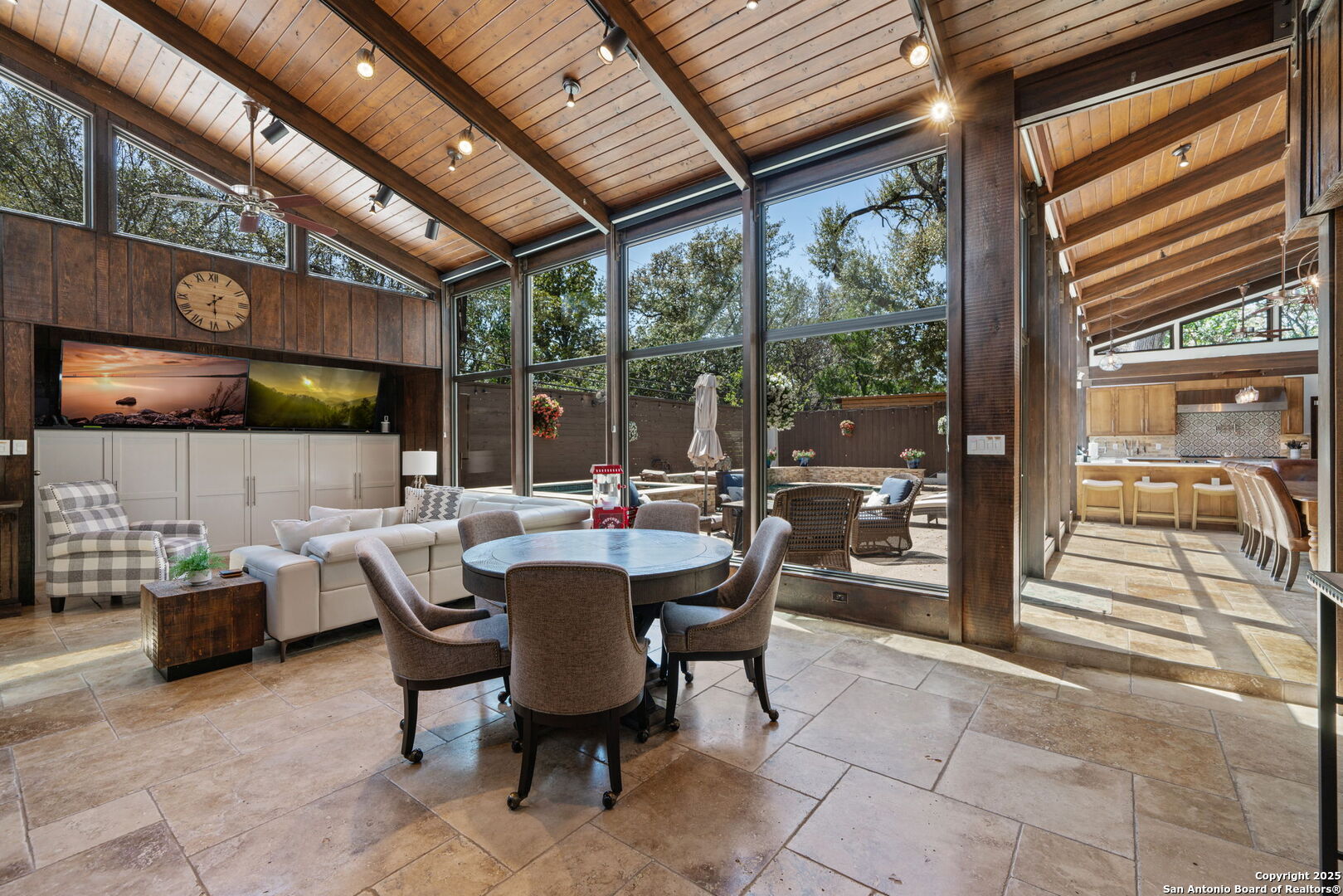 222 Royal Oaks
