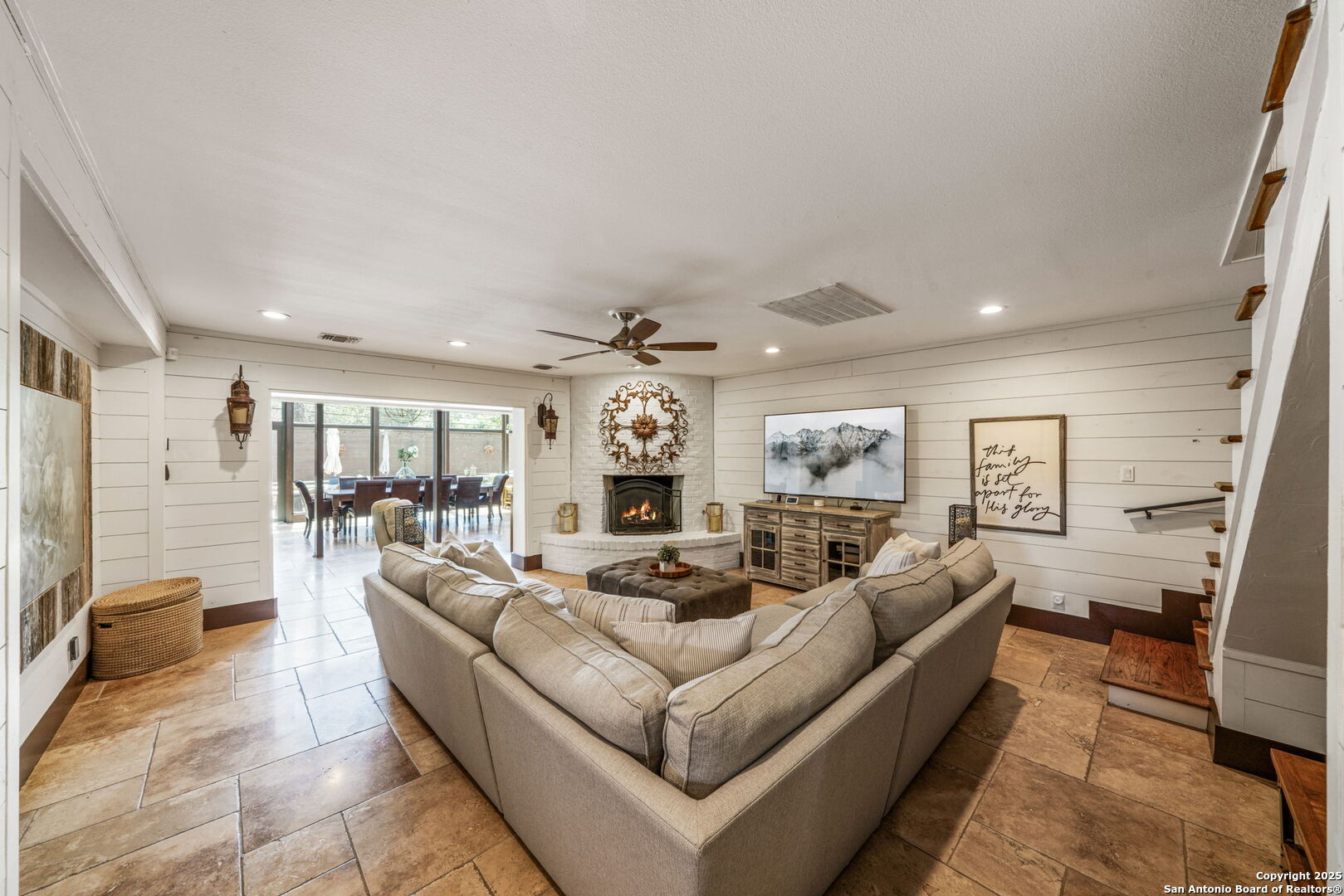 222 Royal Oaks