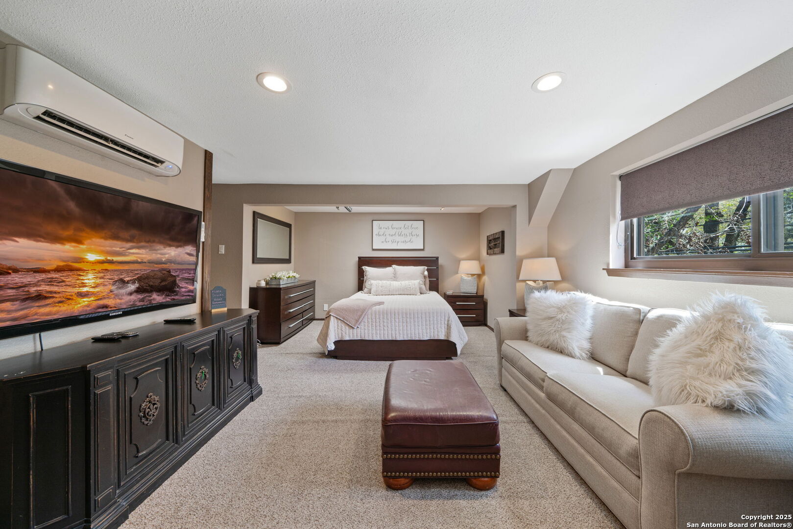 222 Royal Oaks