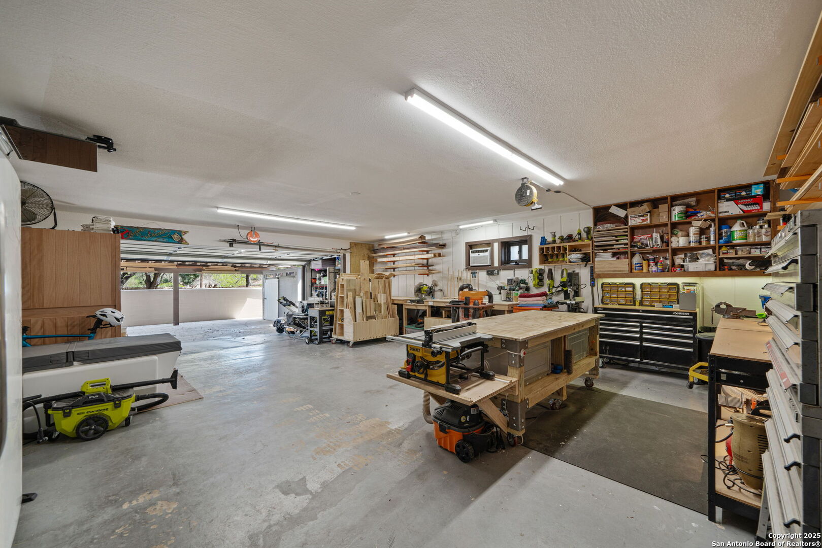 222 Royal Oaks