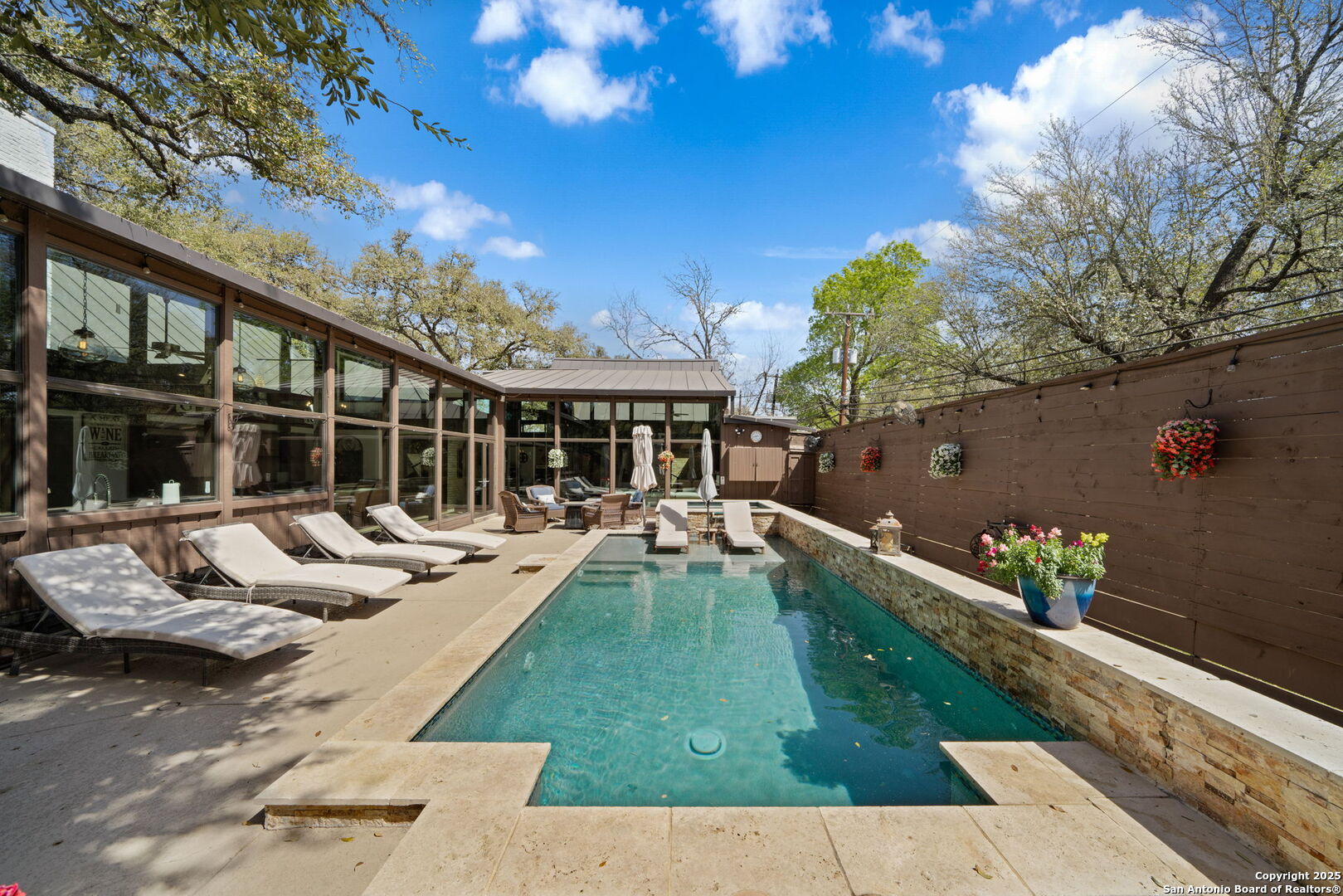 222 Royal Oaks
