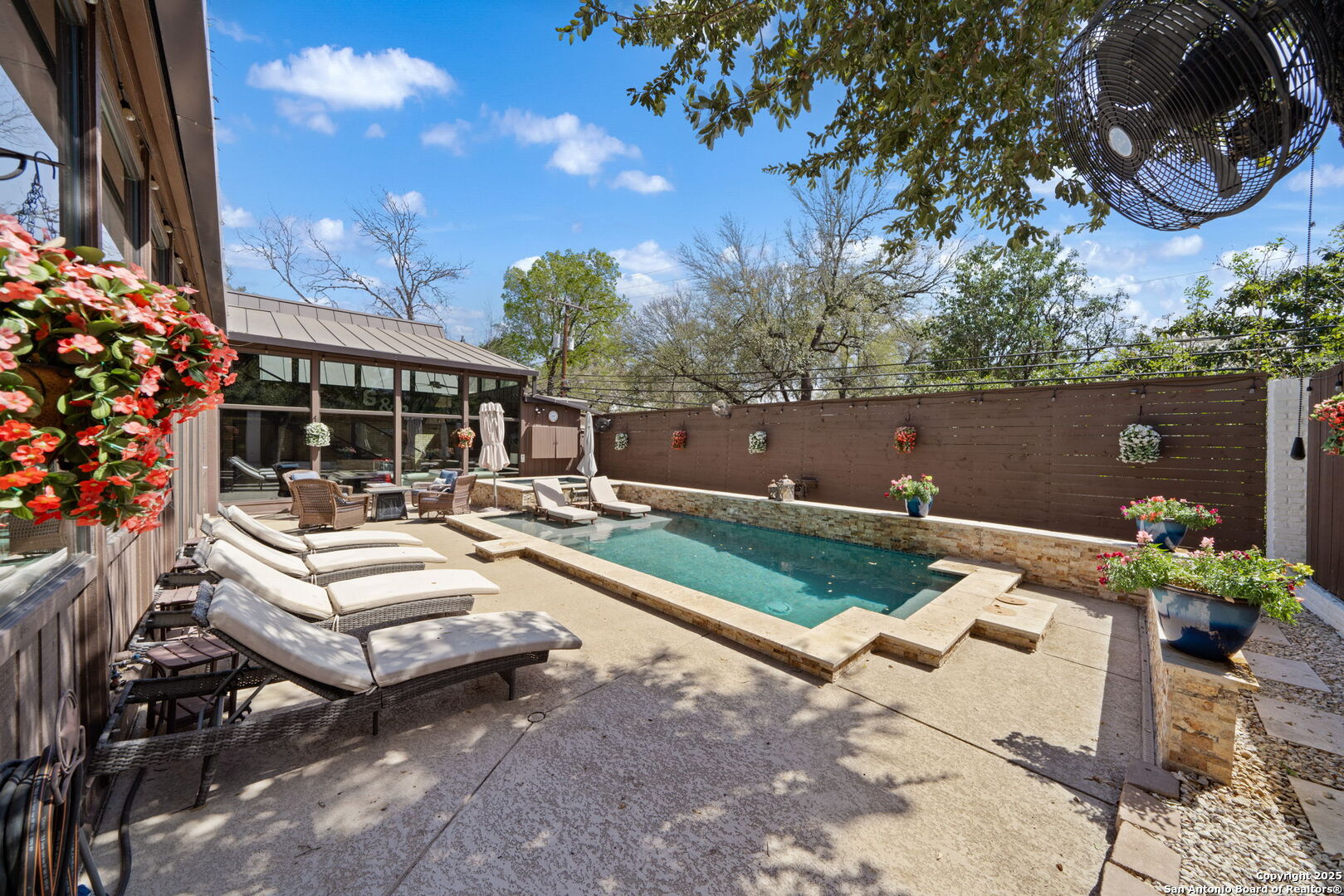 222 Royal Oaks