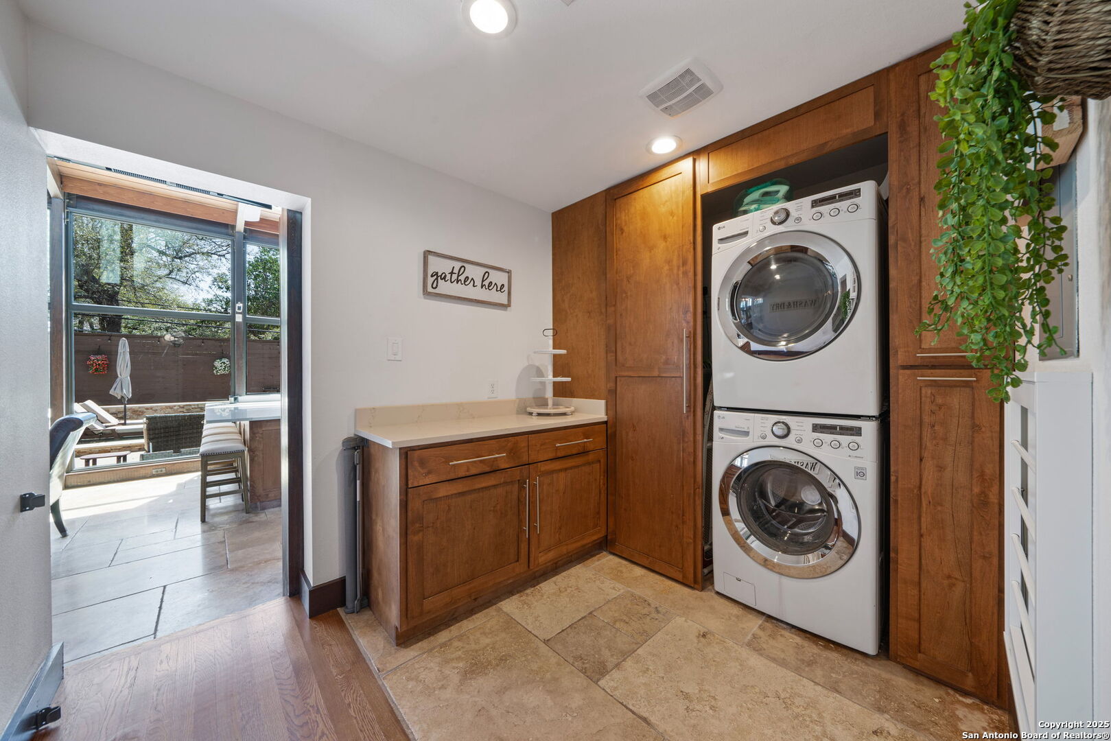 222 Royal Oaks