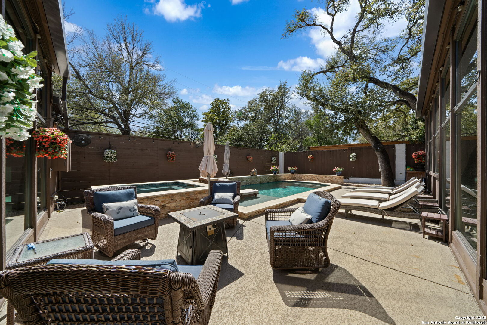 222 Royal Oaks