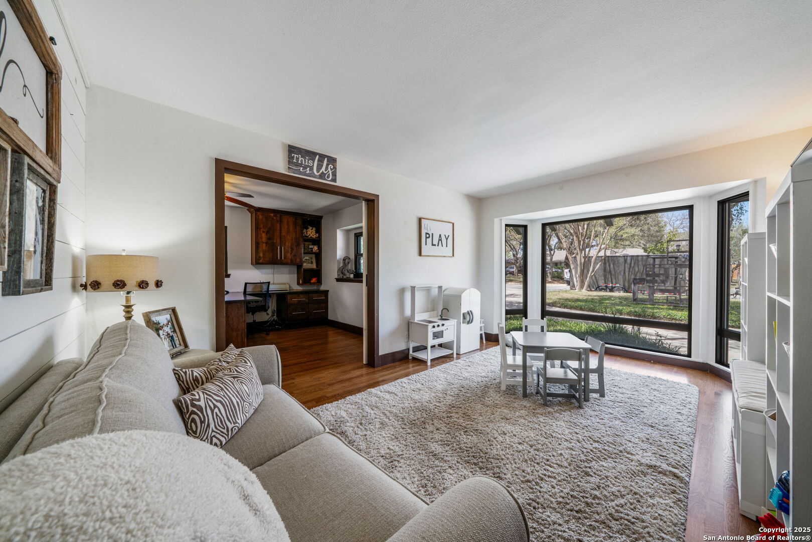 222 Royal Oaks