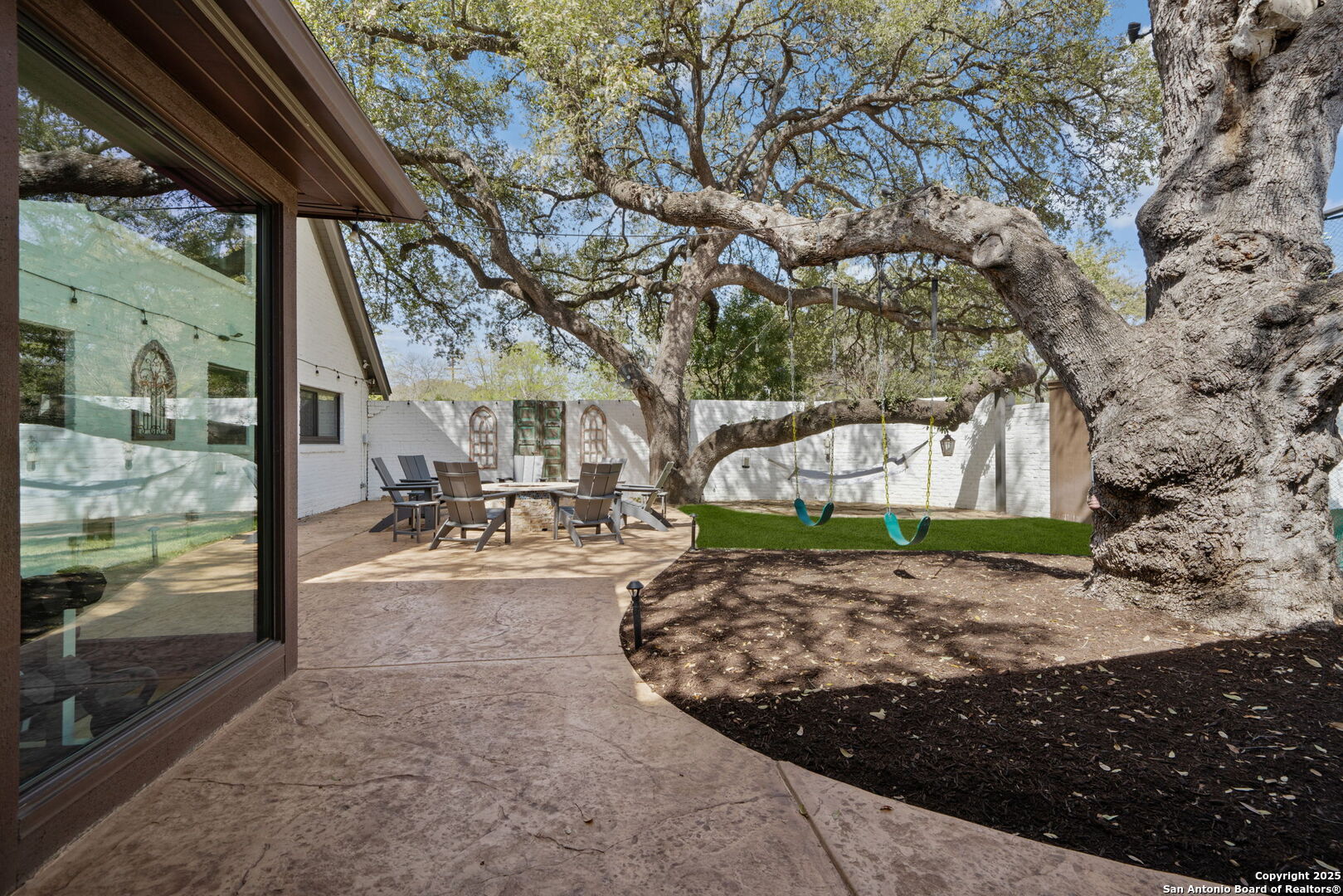 222 Royal Oaks