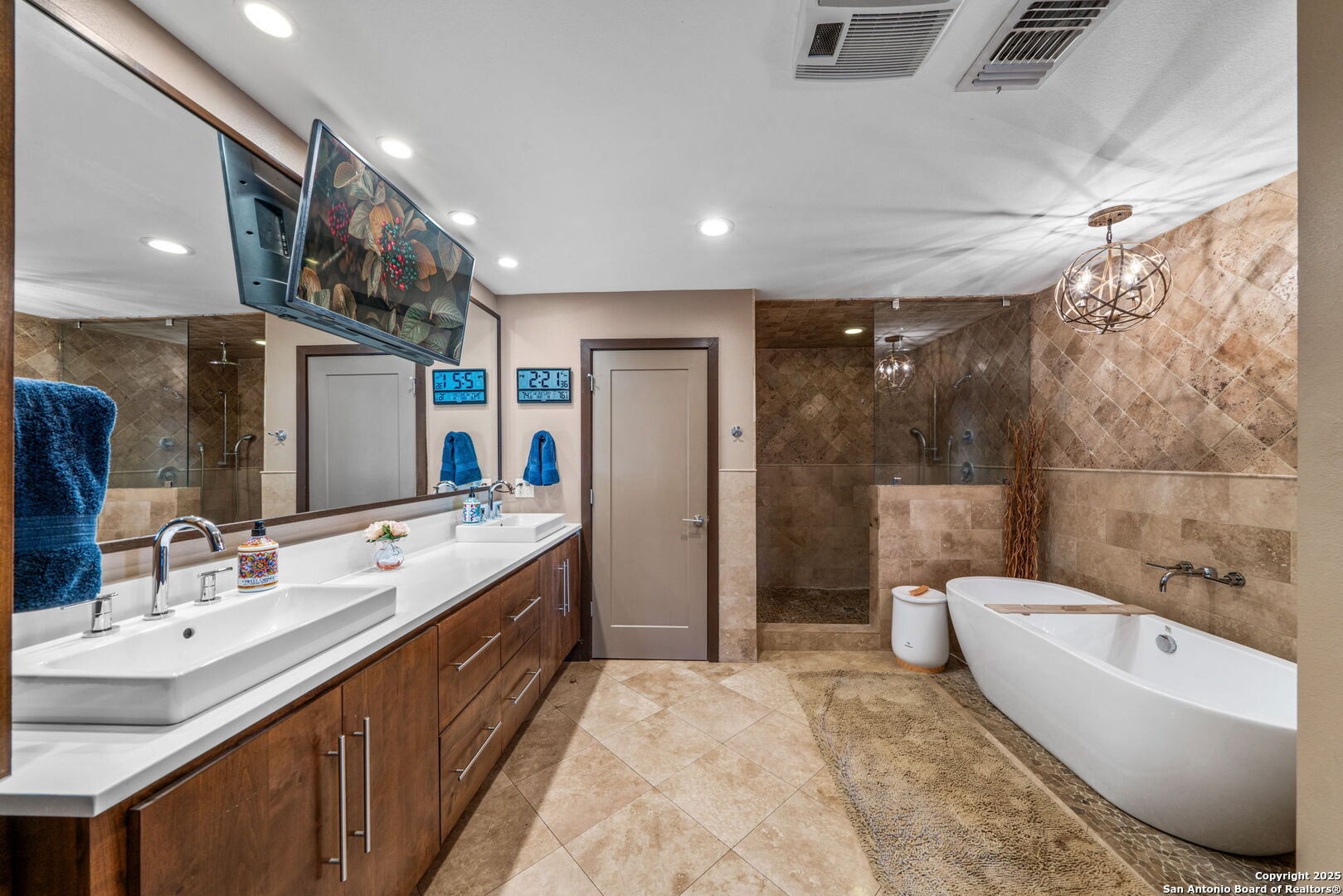 222 Royal Oaks