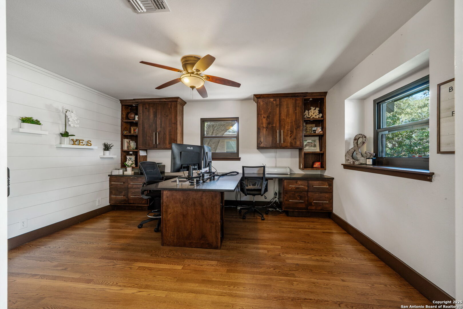 222 Royal Oaks