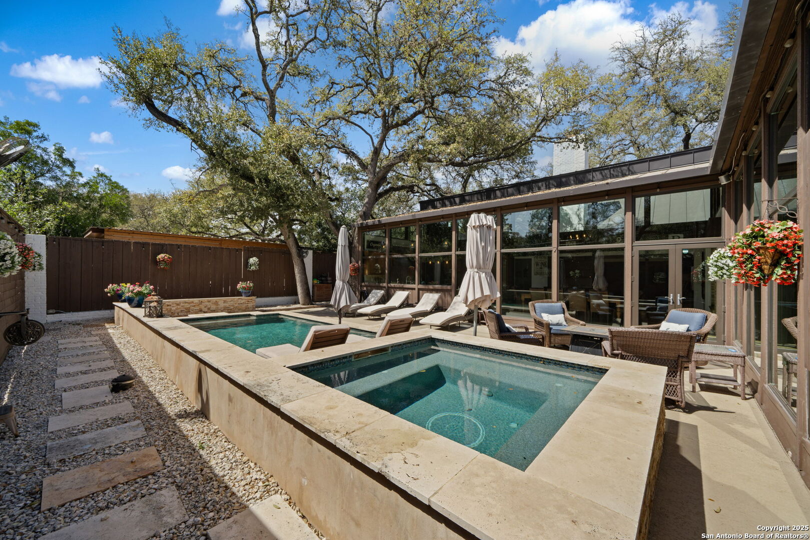 222 Royal Oaks