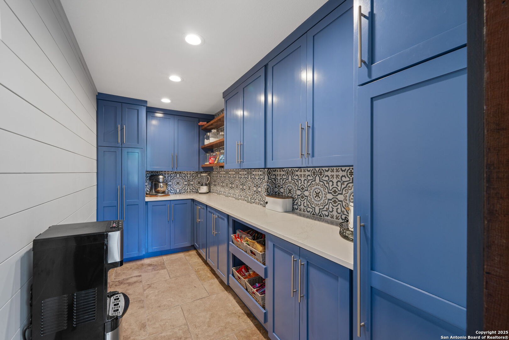 222 Royal Oaks